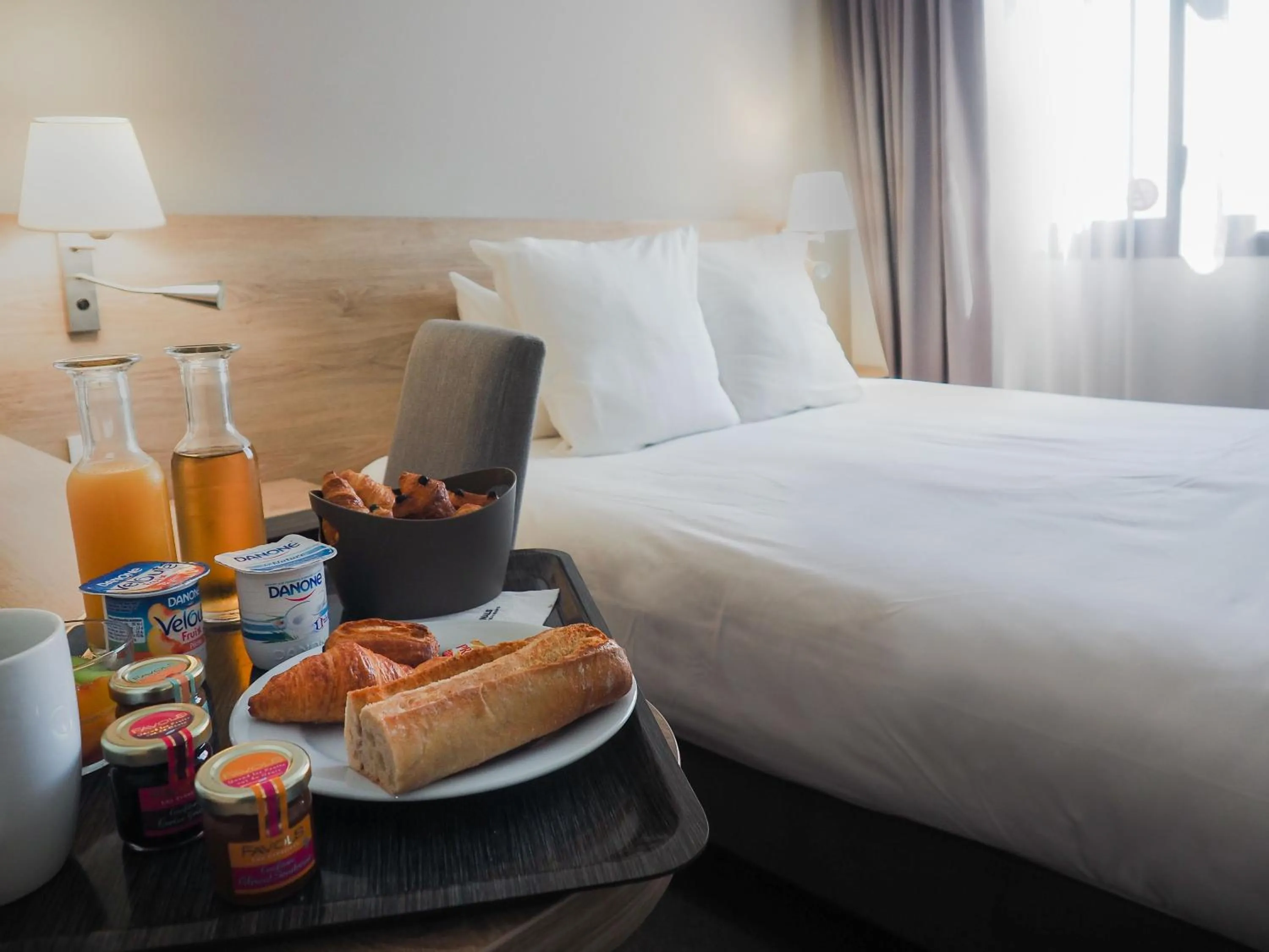 Bedroom, Bed in The Originals City, Hôtel de la Confluence, Agen Ouest