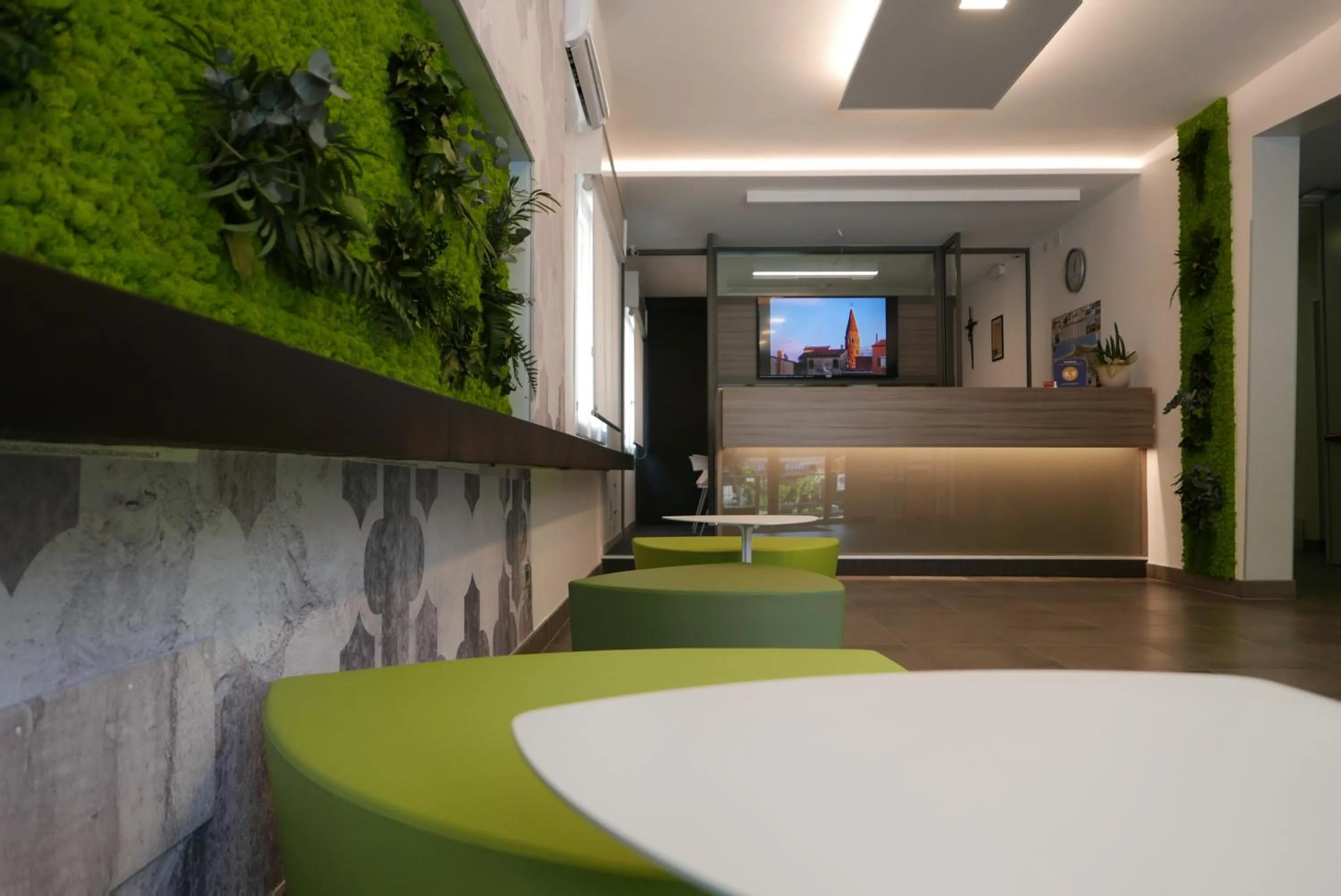 Facade/entrance in Hotel Nederland