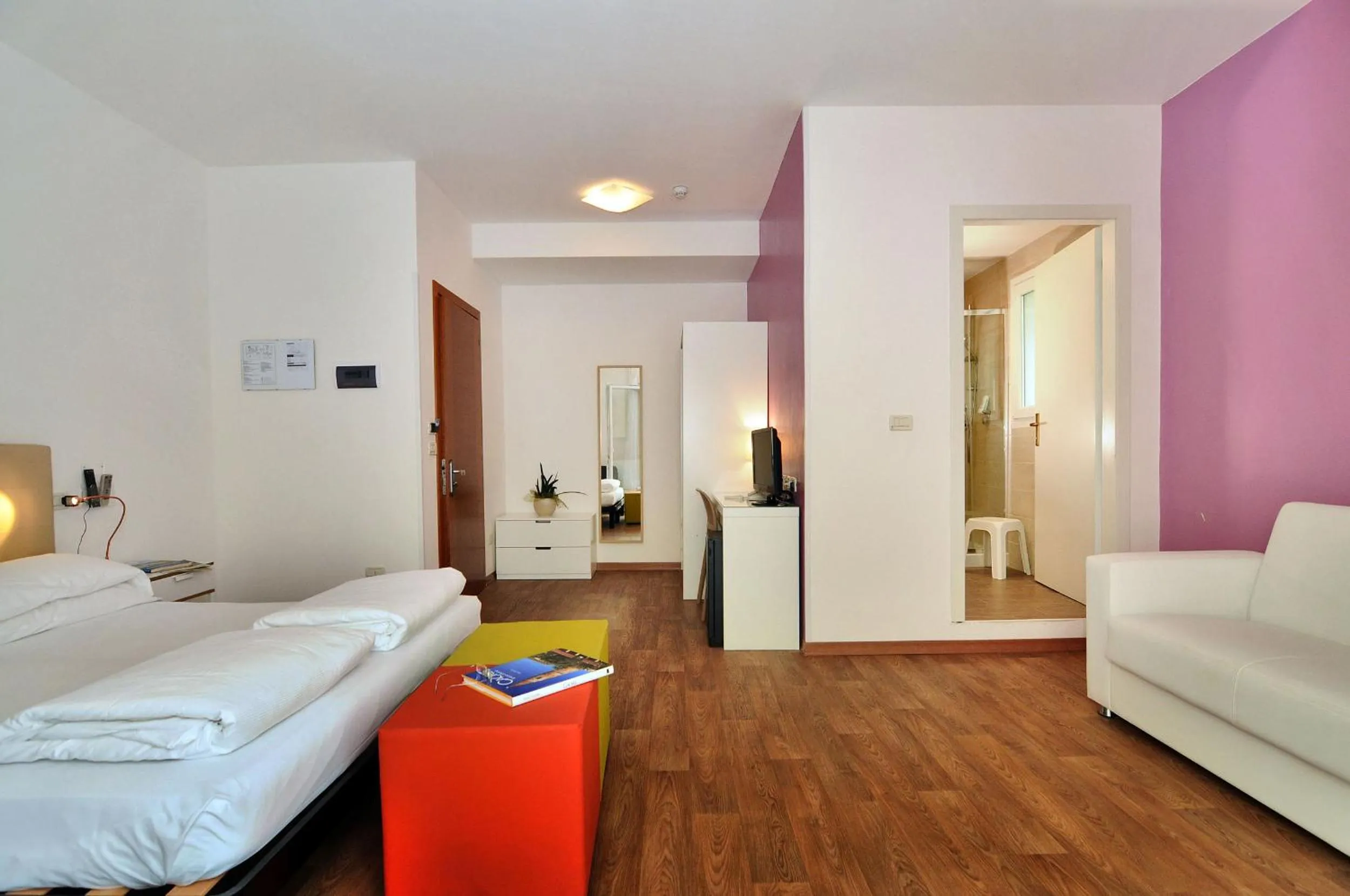 Bedroom, Bed in Hotel Nederland