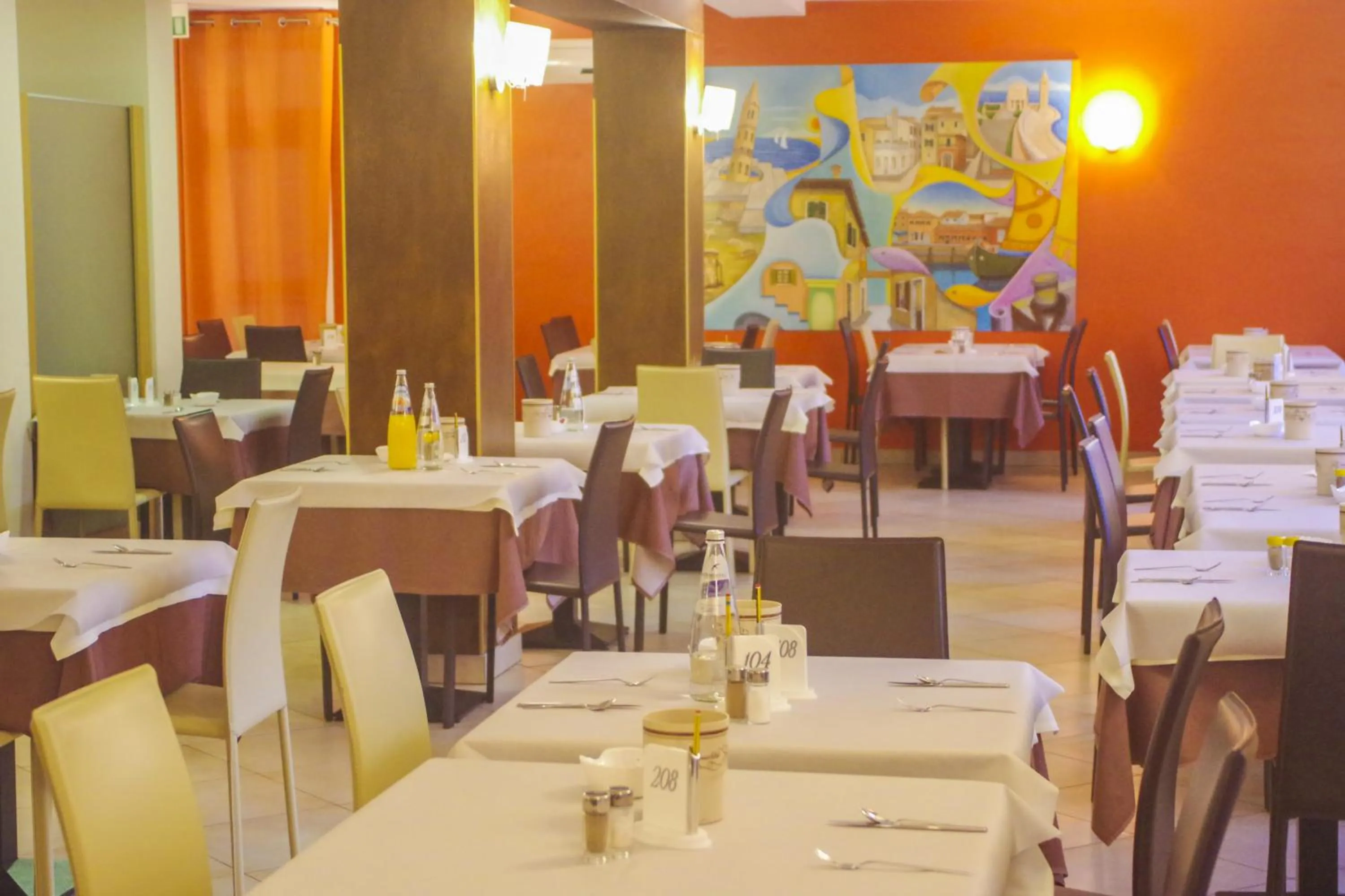 Restaurant/places to eat in Hotel Nederland