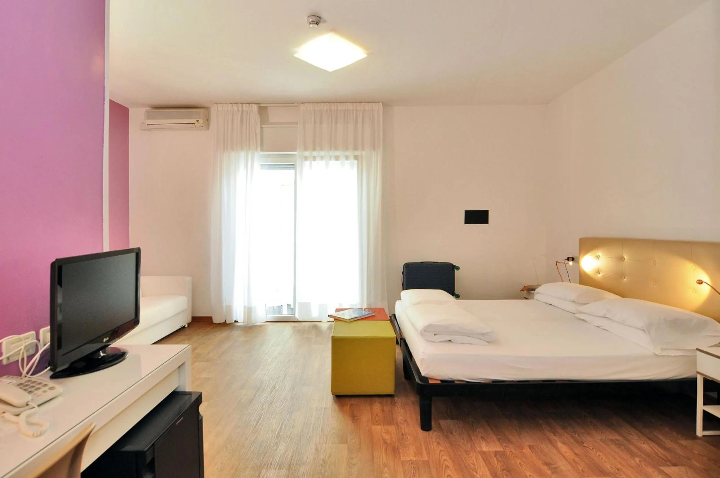 Bedroom, Bed in Hotel Nederland