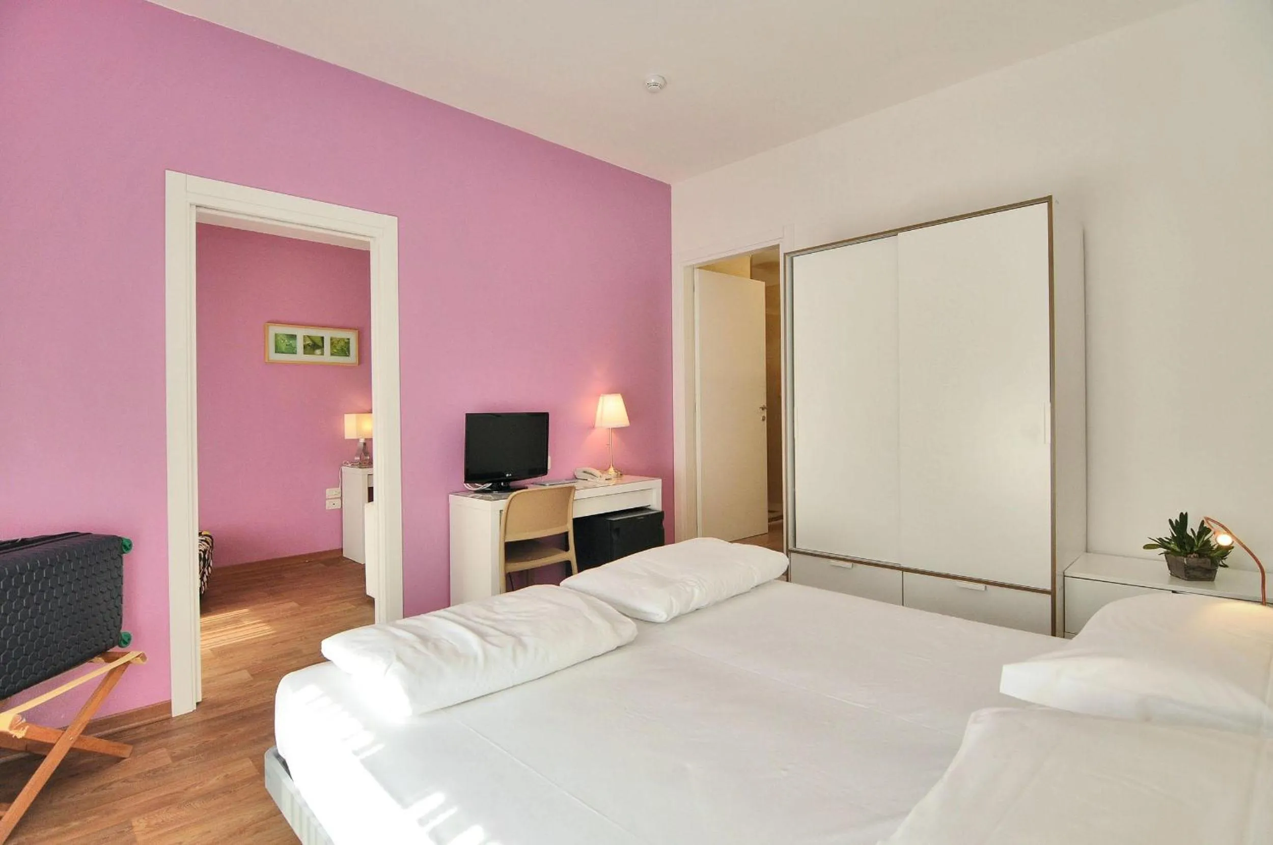 Bedroom, Bed in Hotel Nederland