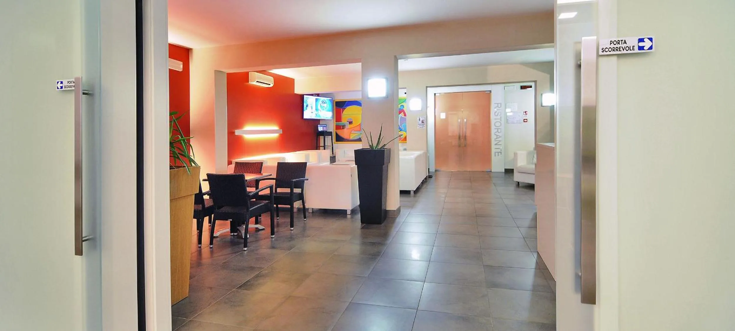 Communal lounge/ TV room in Hotel Nederland