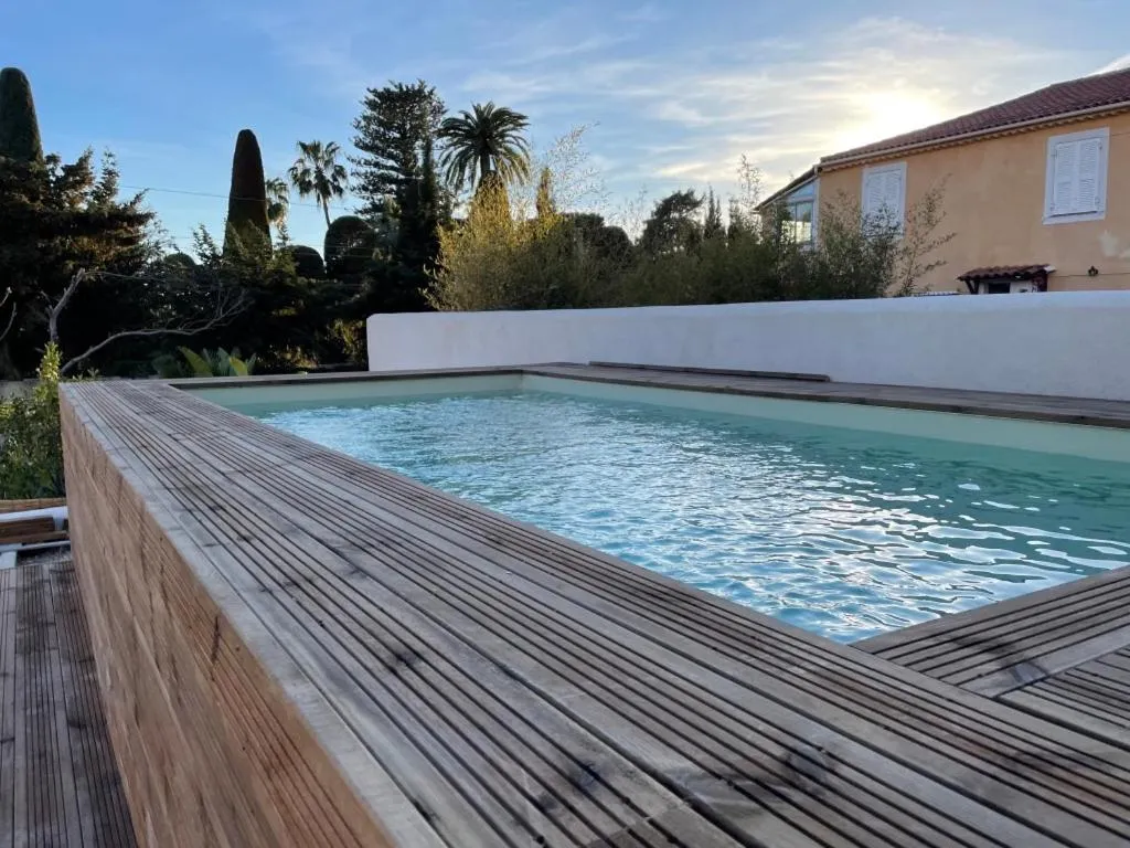 Swimming pool in Hôtel La Villa Patricia - Charme et Tradition