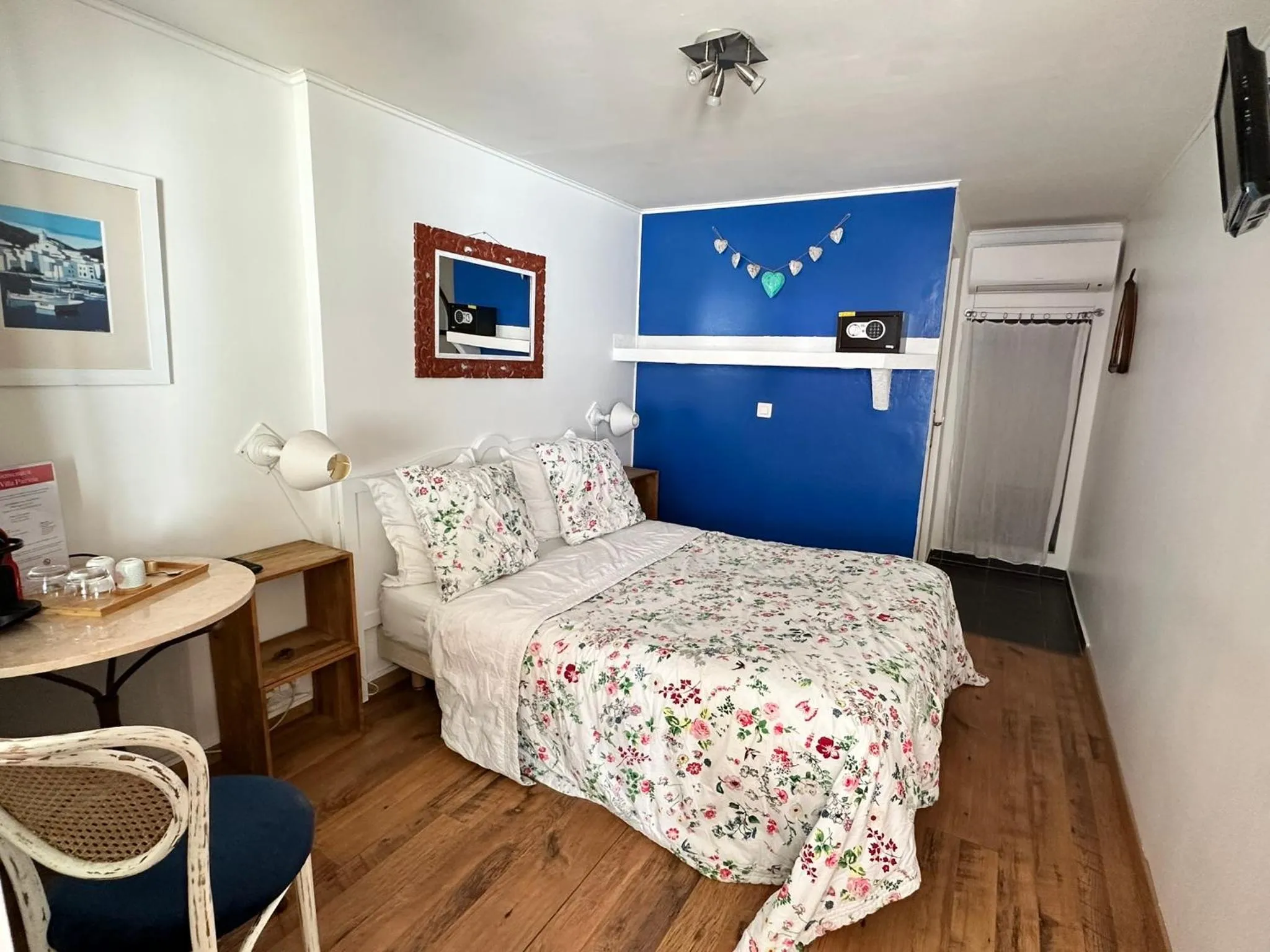 Bed in Hôtel La Villa Patricia - Charme et Tradition