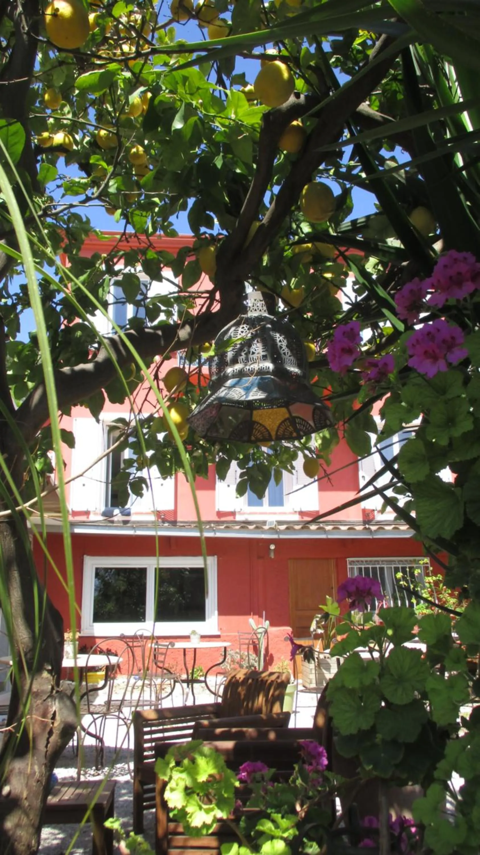 Property building in Hôtel La Villa Patricia - Charme et Tradition