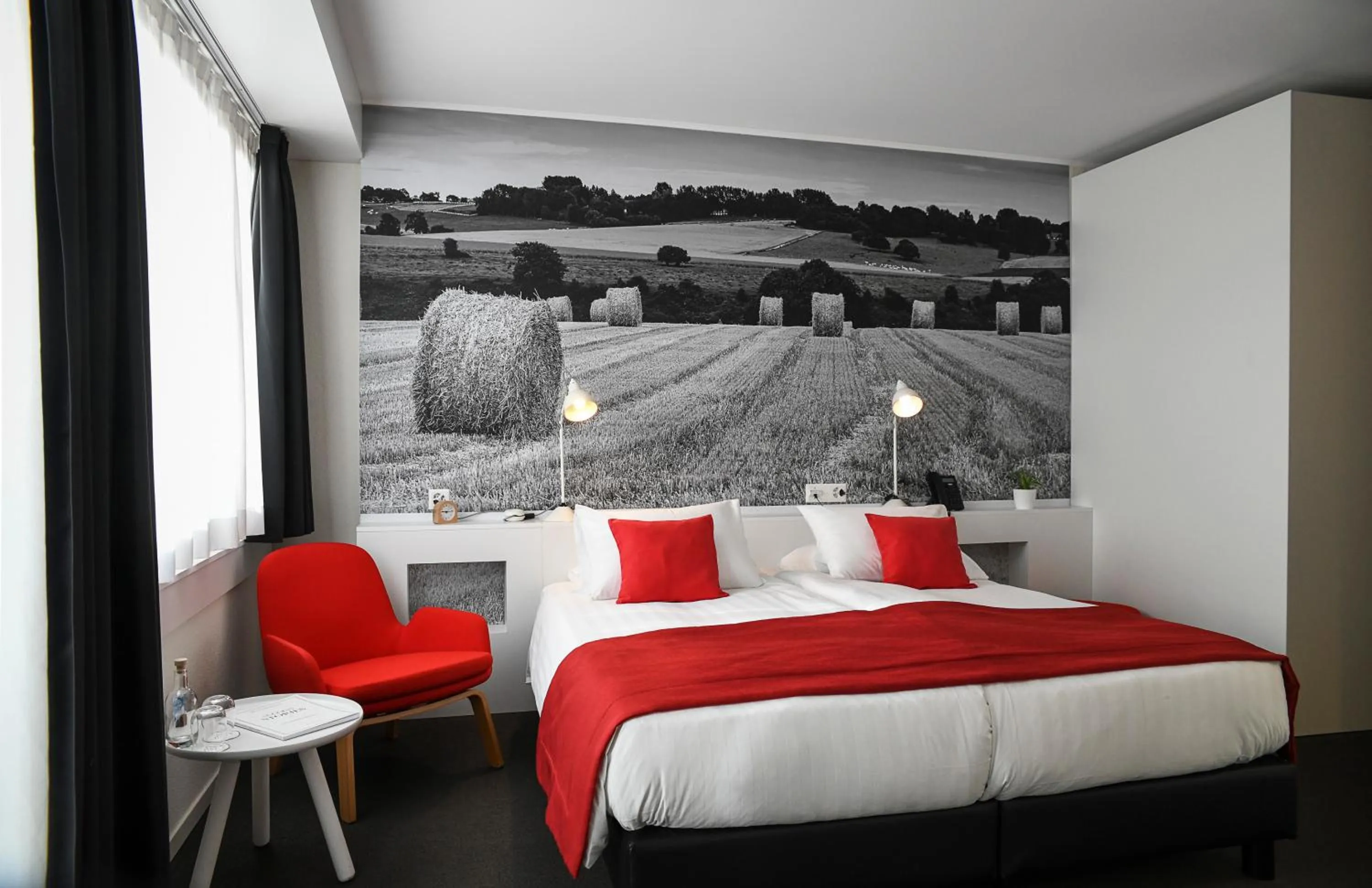 Bedroom, Bed in Home Swiss Hotel