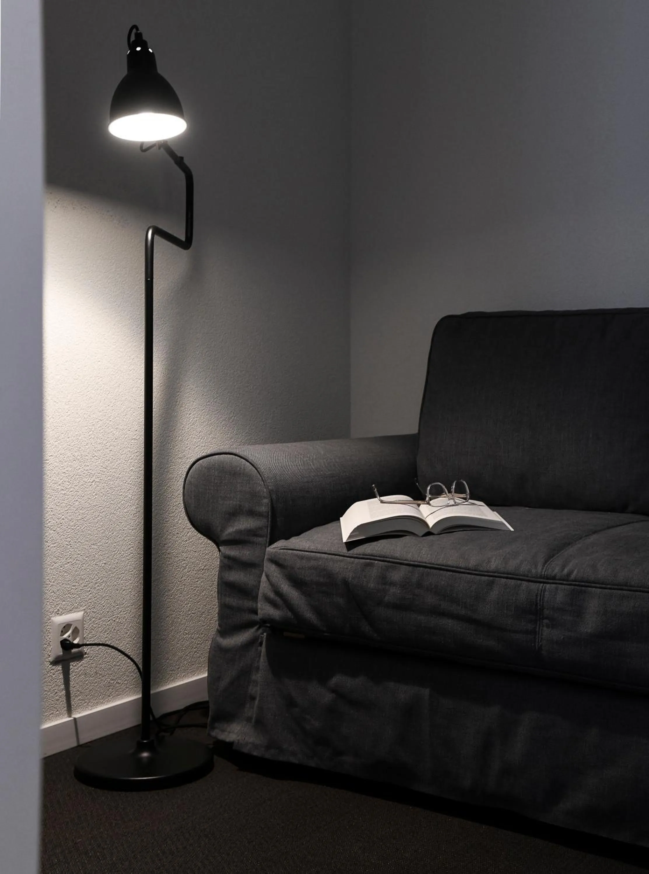 Seating area, Bed in Home Swiss Hotel