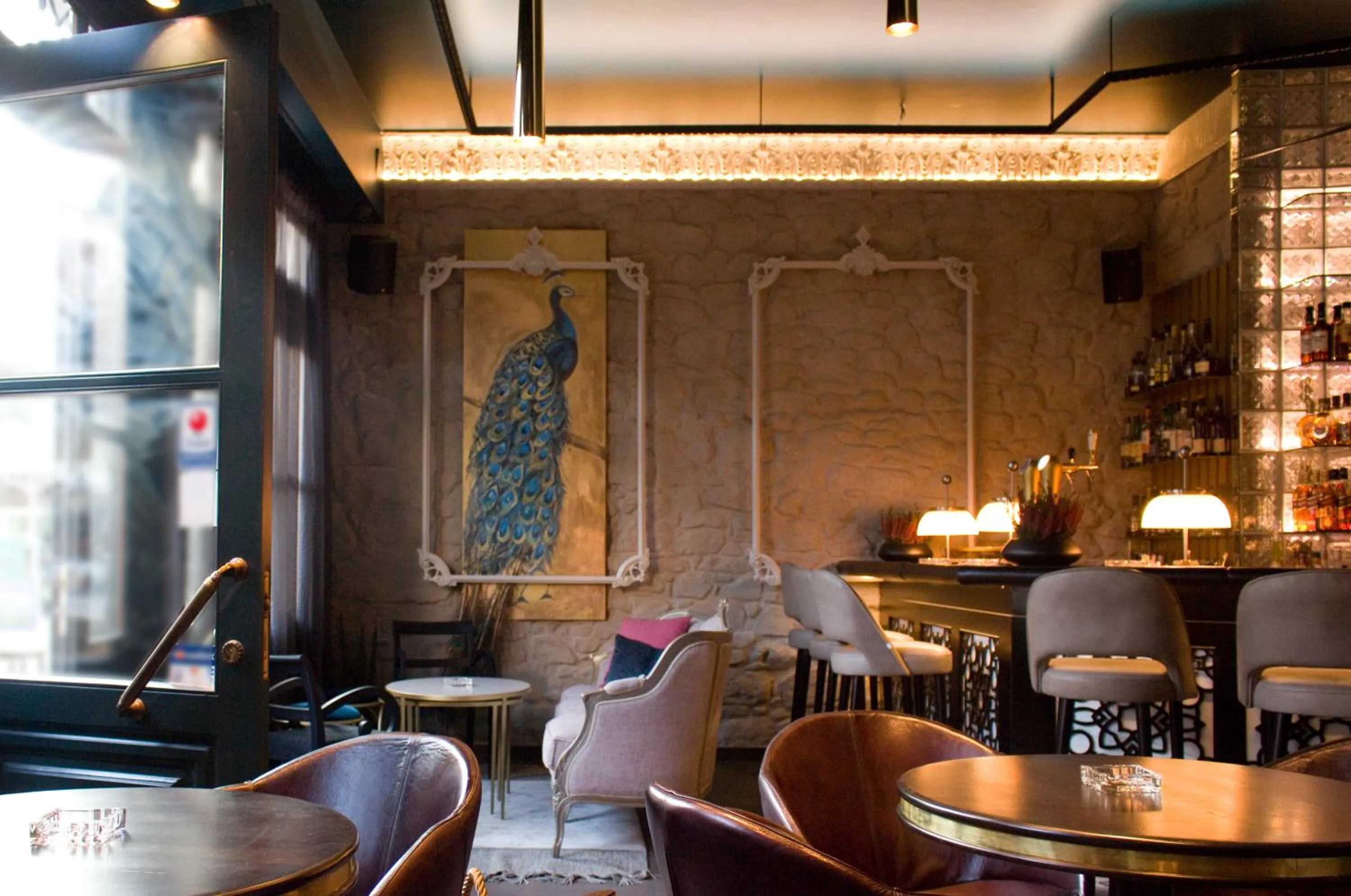 Lounge or bar in Xenon Inn