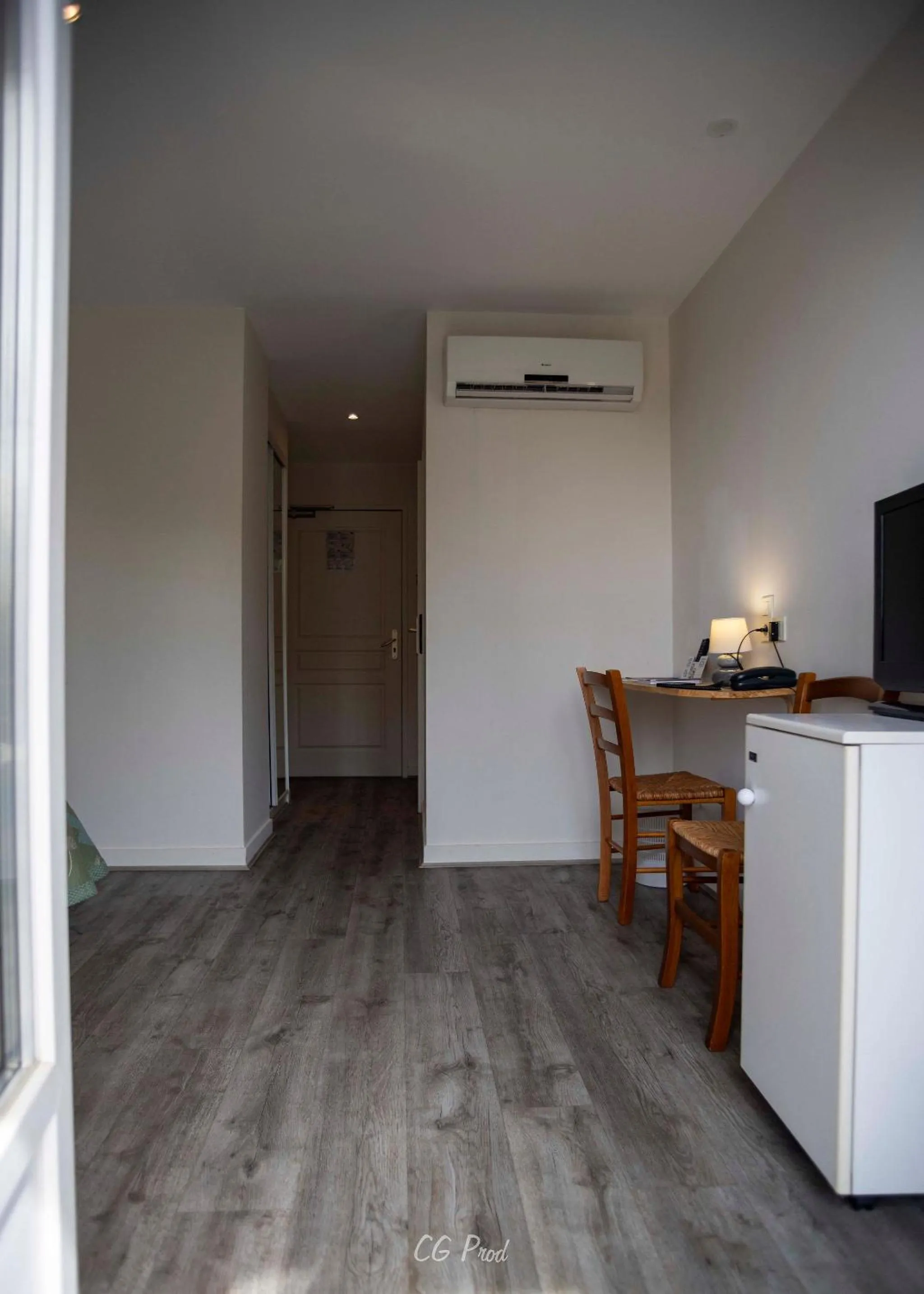 Photo of the whole room in Les Ambassadeurs Logis Hotels et Restaurant