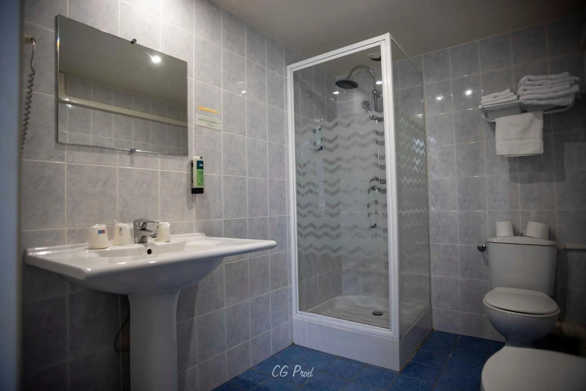 Bathroom in Les Ambassadeurs Logis Hotels et Restaurant