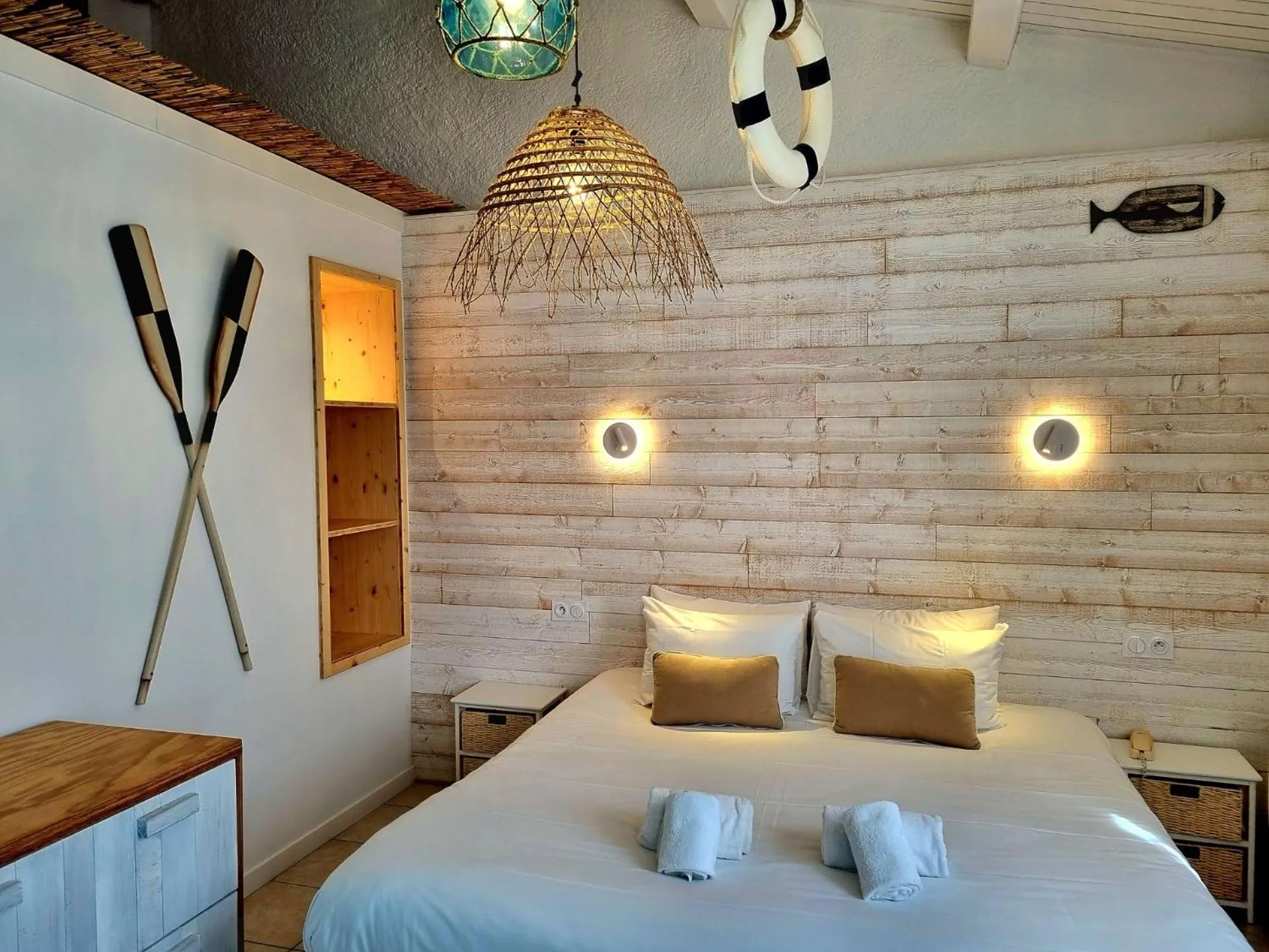 Bed in Hôtel Île de Lumière