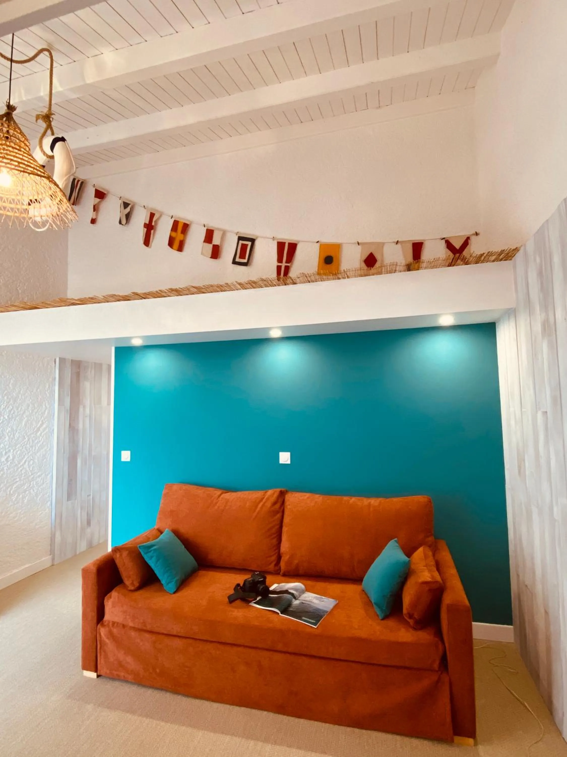 Photo of the whole room in Hôtel Île de Lumière