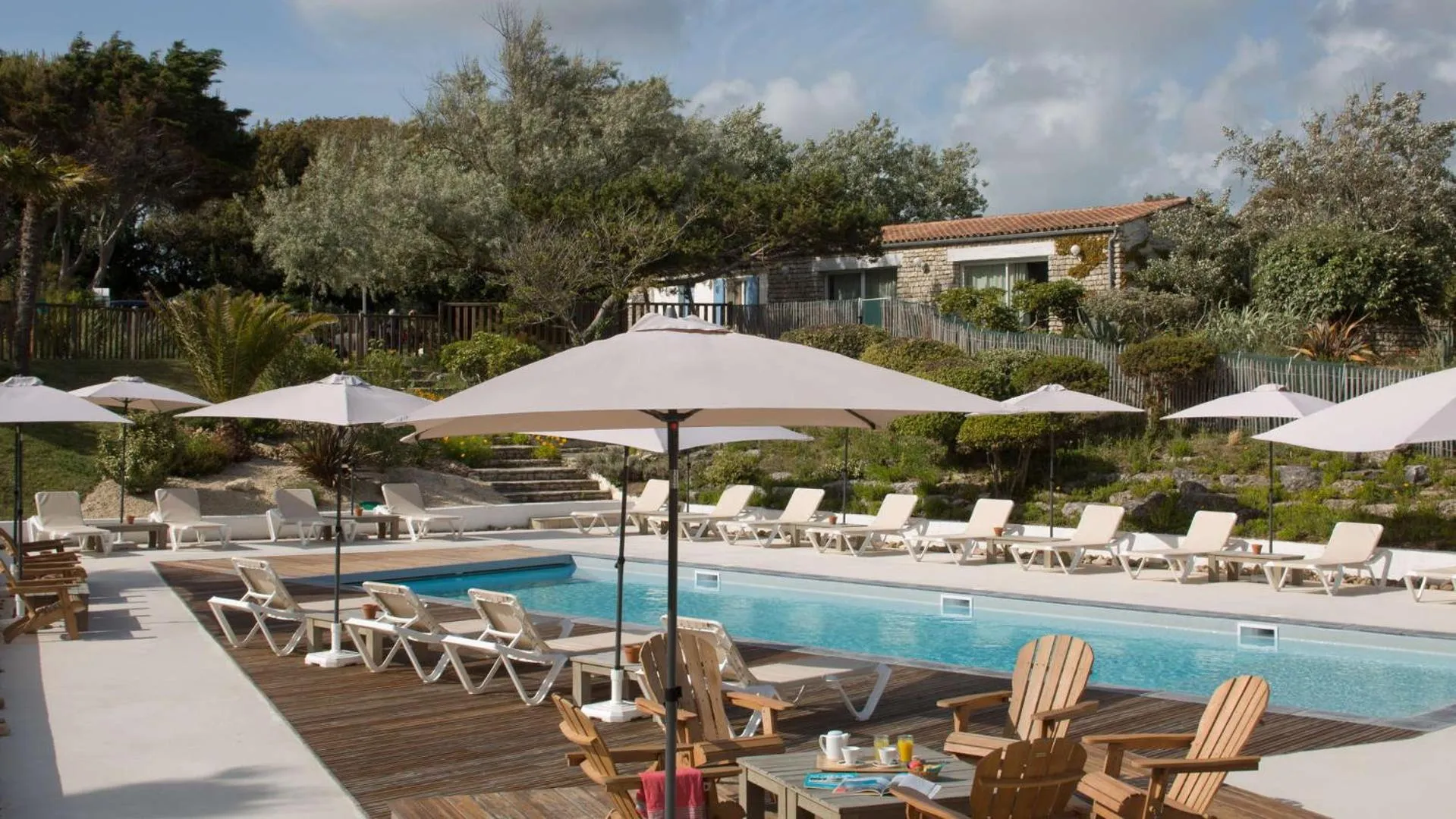 Swimming pool in Hôtel Île de Lumière