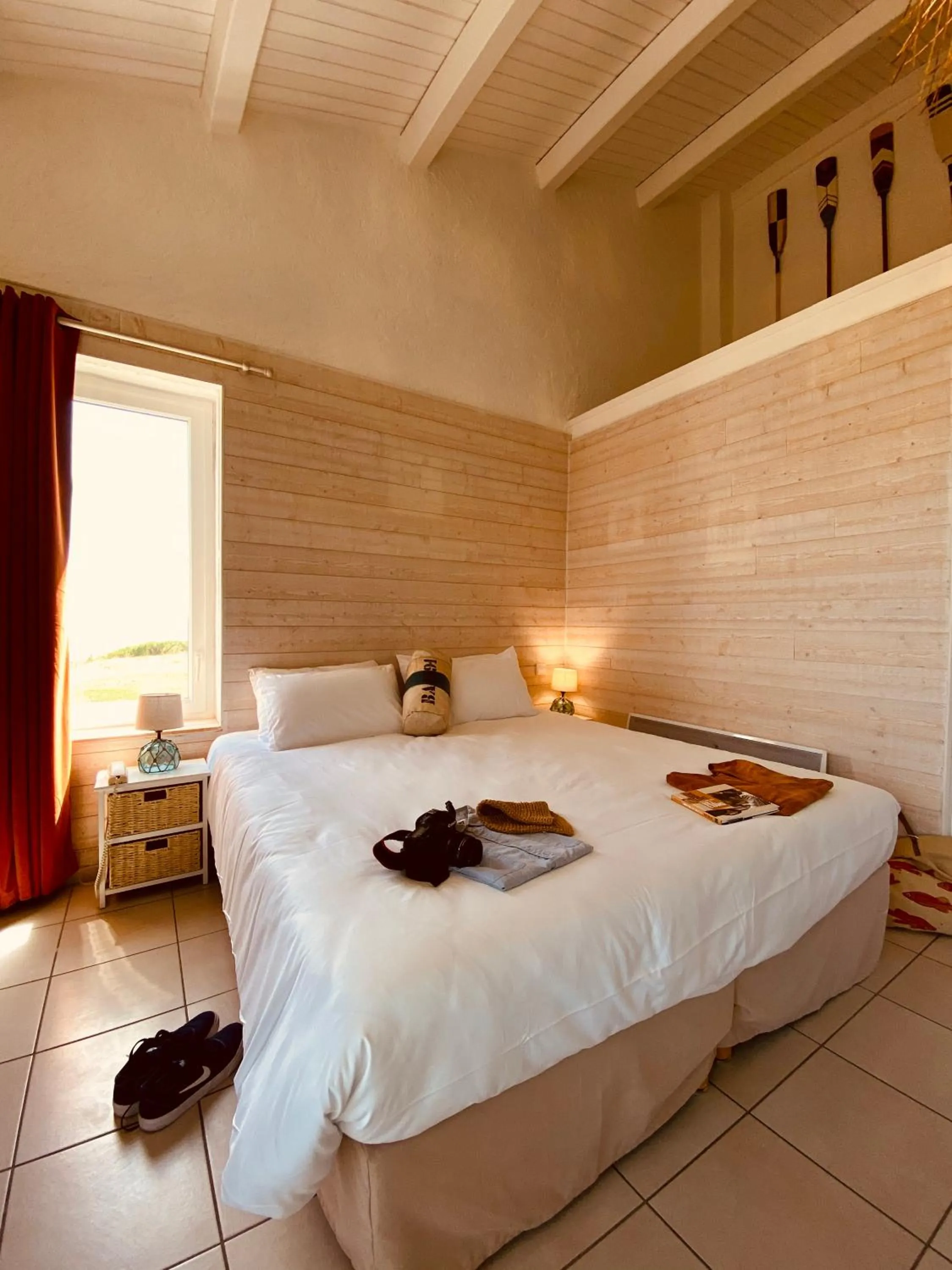 Photo of the whole room, Bed in Hôtel Île de Lumière