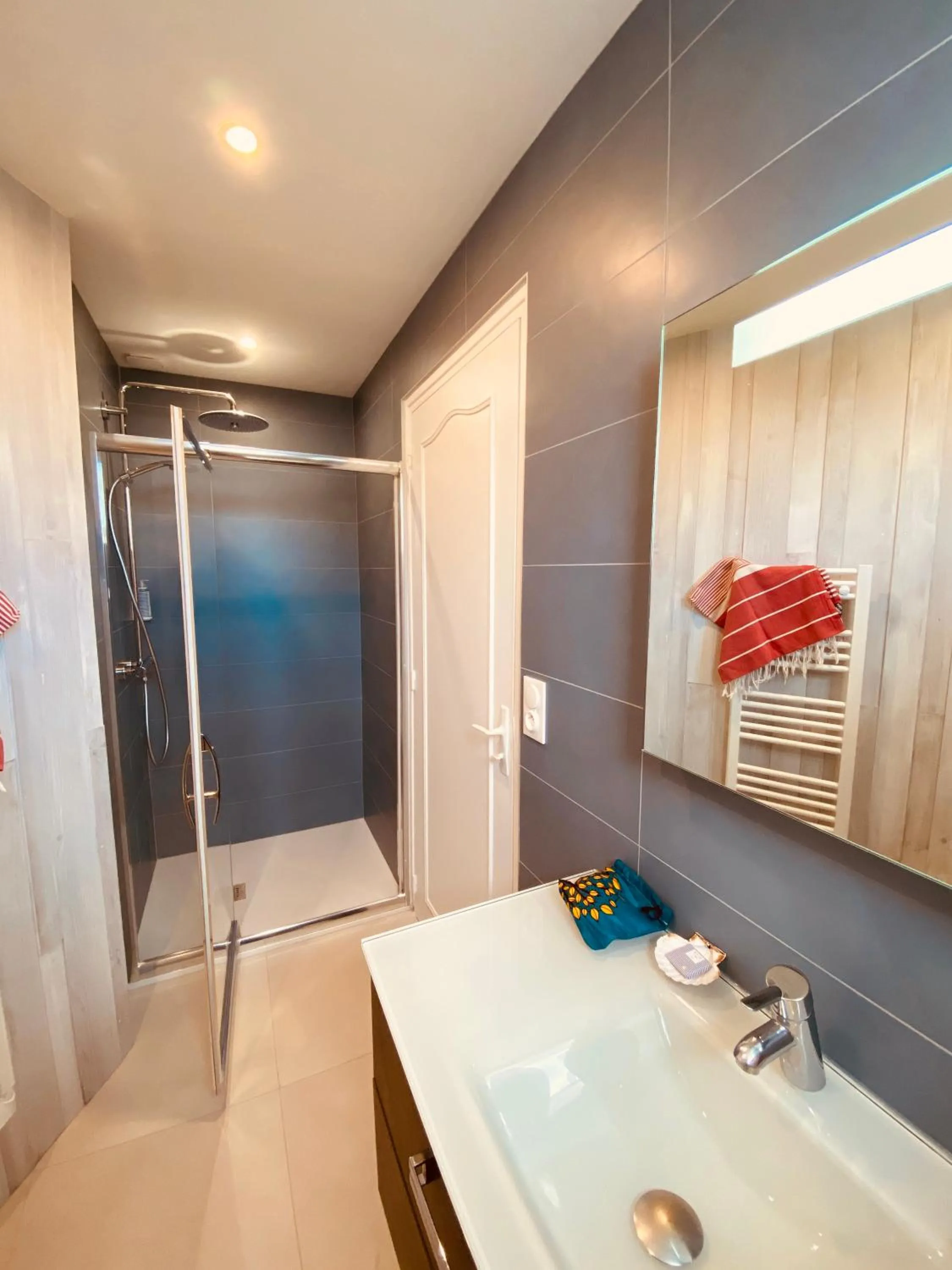 Bathroom in Hôtel Île de Lumière