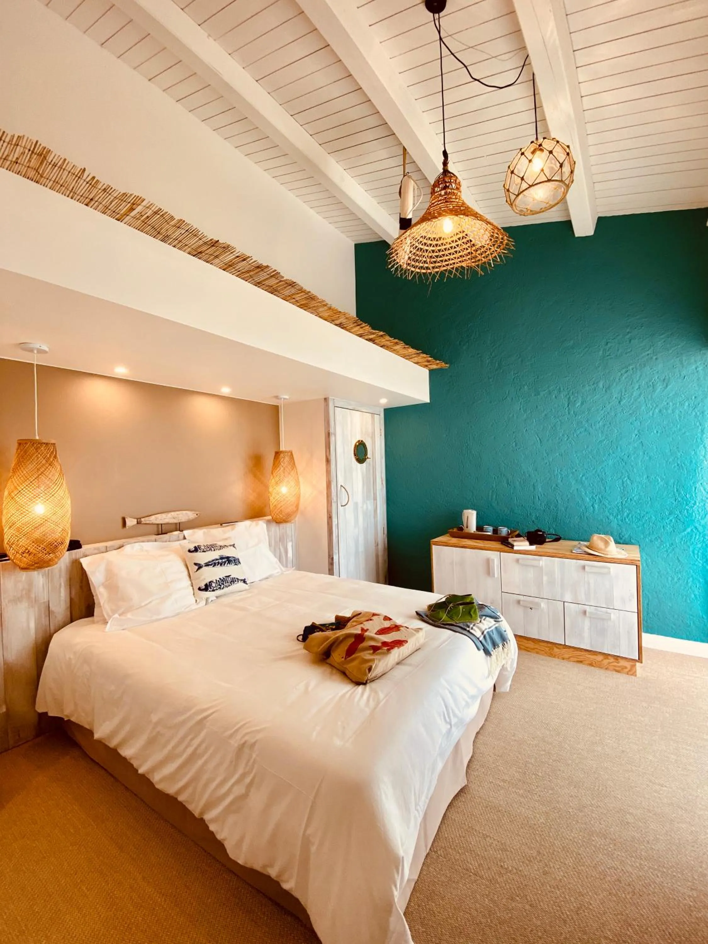 Photo of the whole room, Bed in Hôtel Île de Lumière