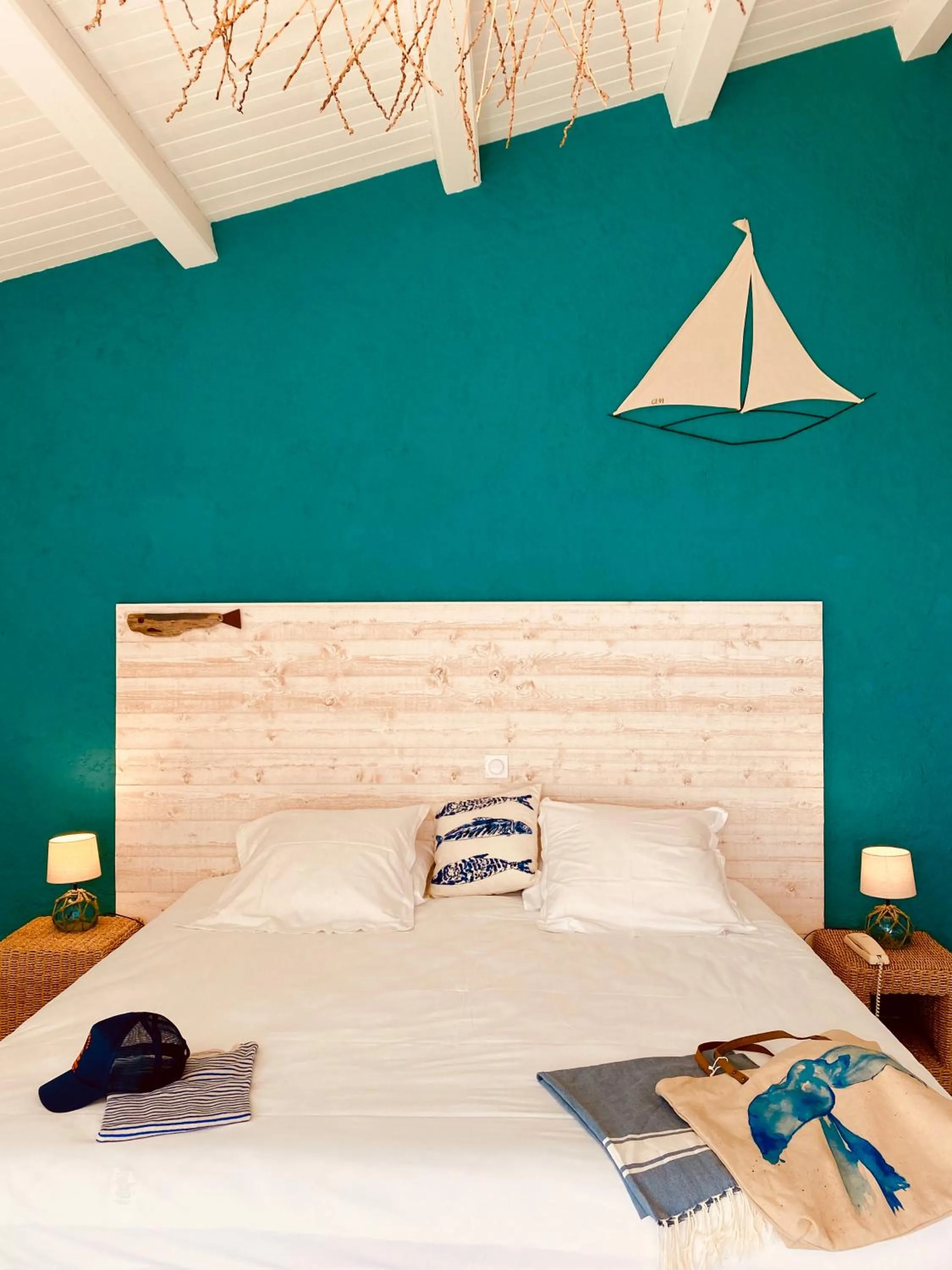 Photo of the whole room, Bed in Hôtel Île de Lumière