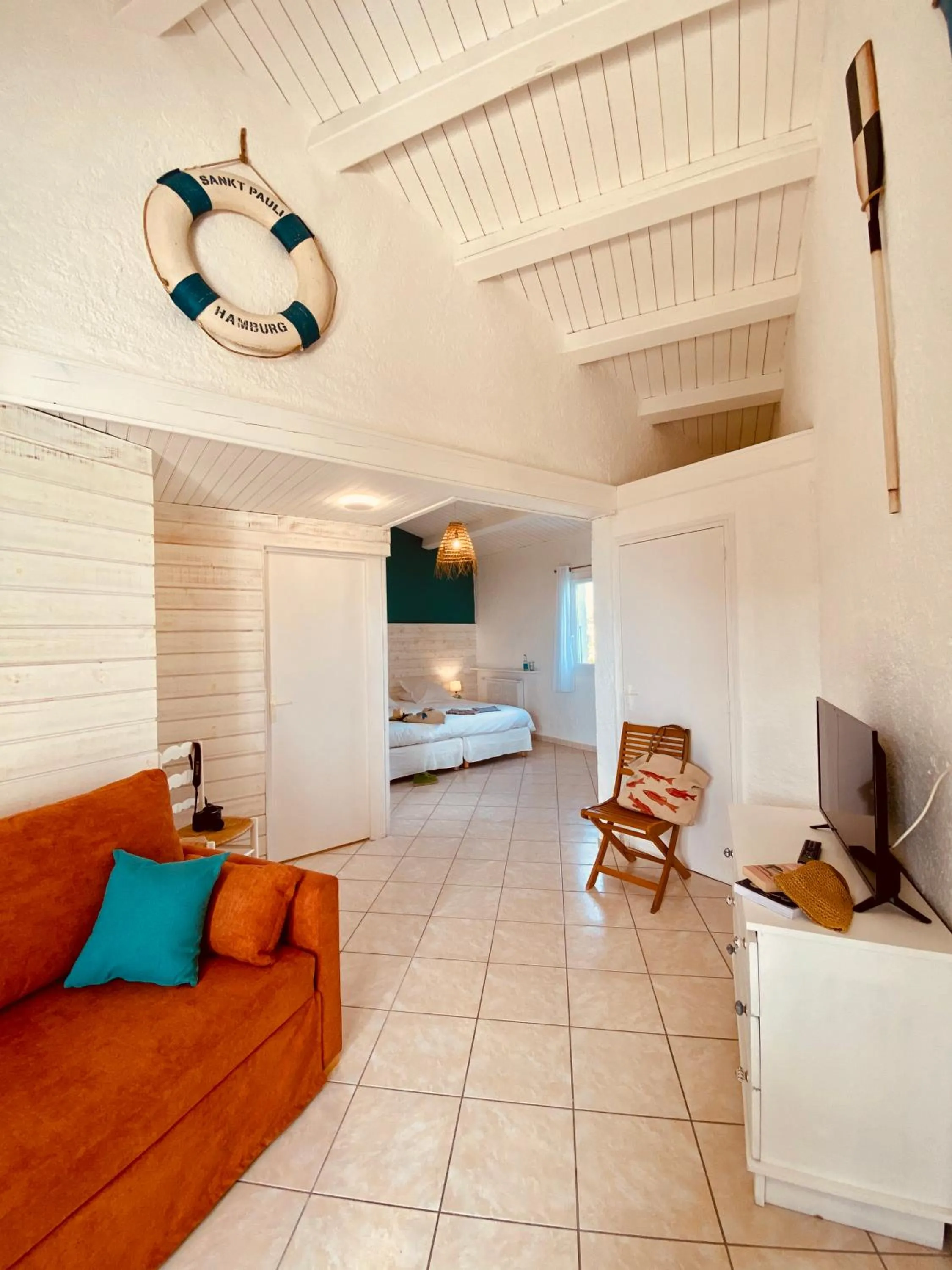 Photo of the whole room in Hôtel Île de Lumière