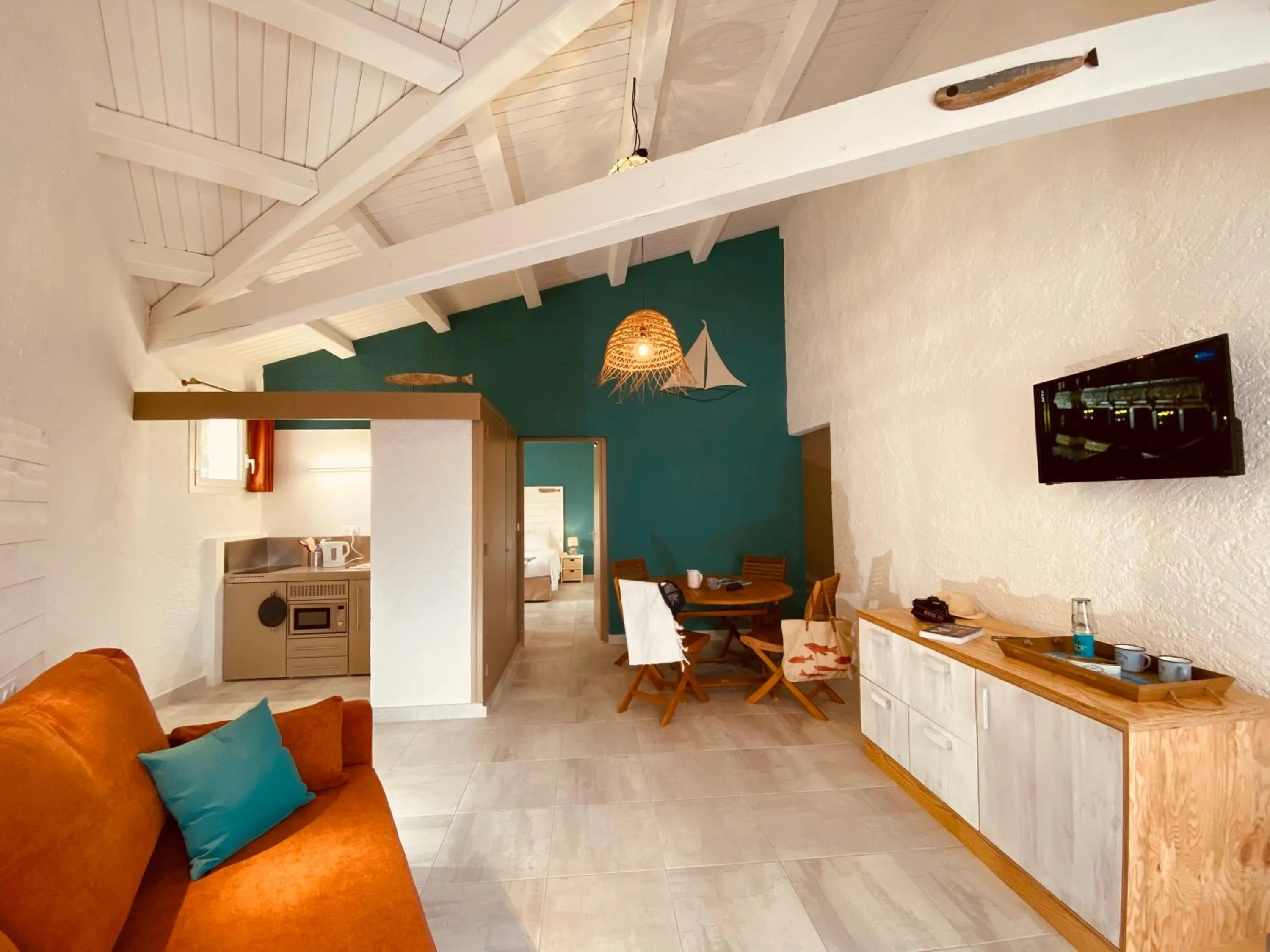 Photo of the whole room in Hôtel Île de Lumière