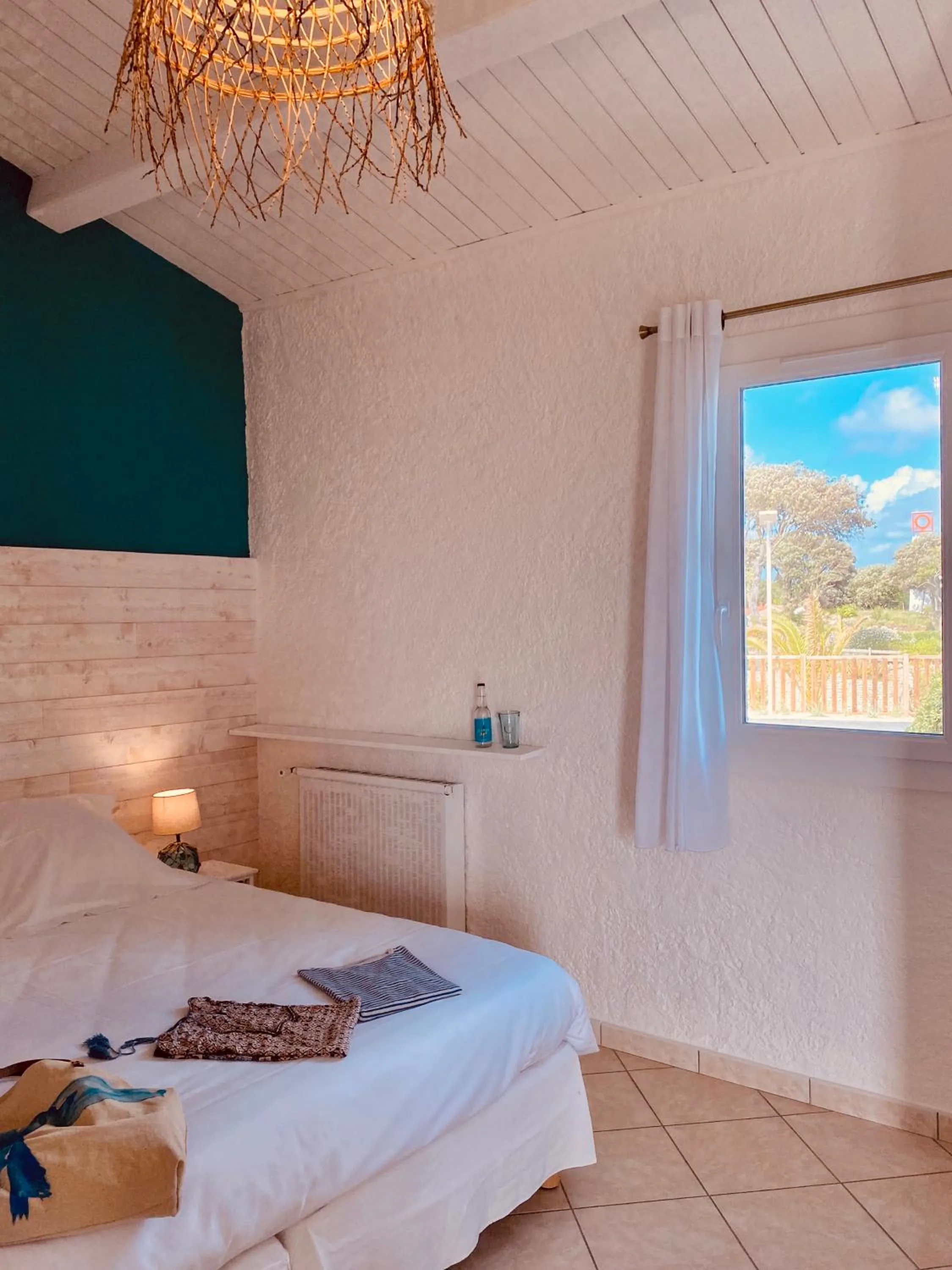 Bed in Hôtel Île de Lumière