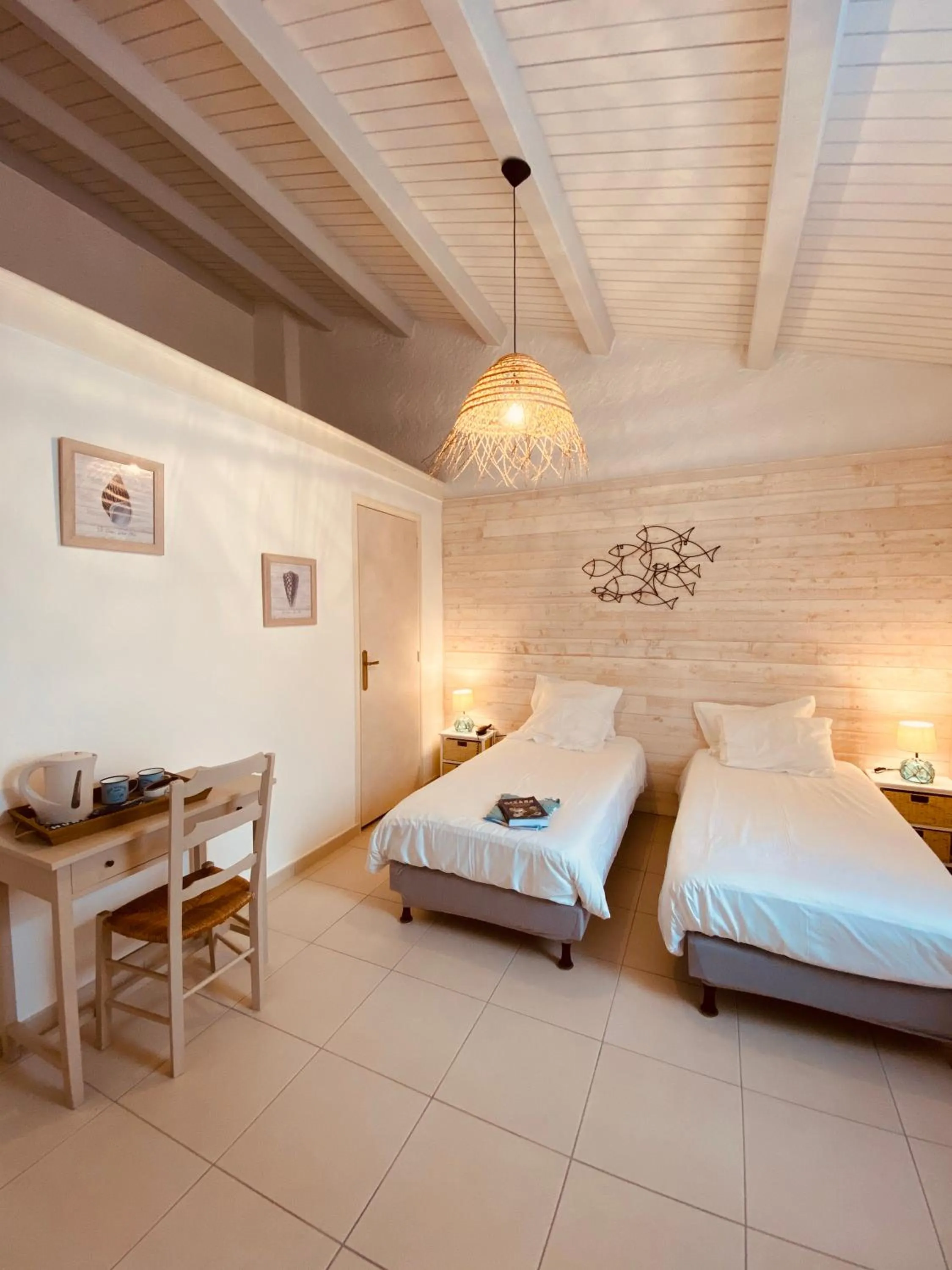 Bed in Hôtel Île de Lumière