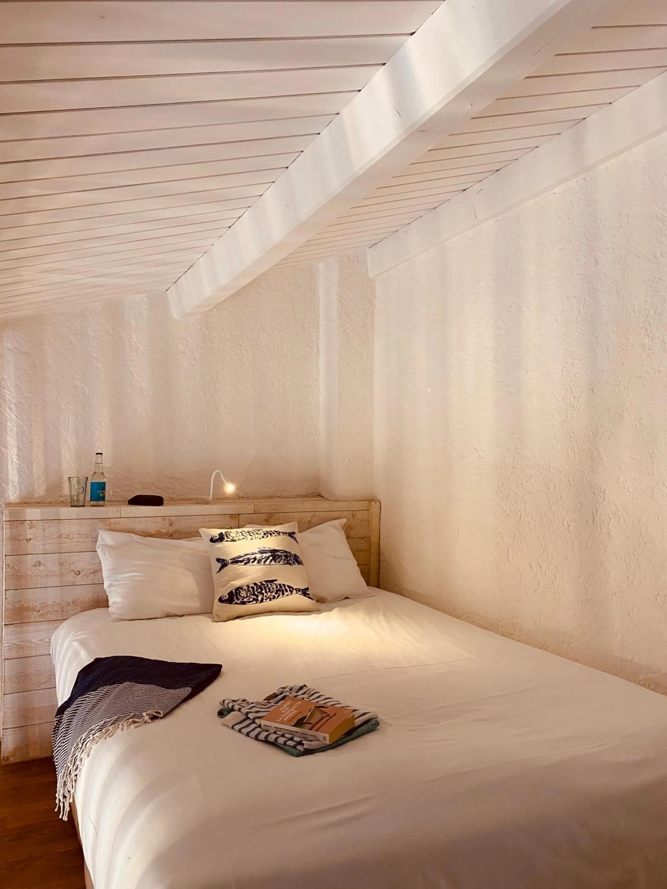 Decorative detail, Bed in Hôtel Île de Lumière