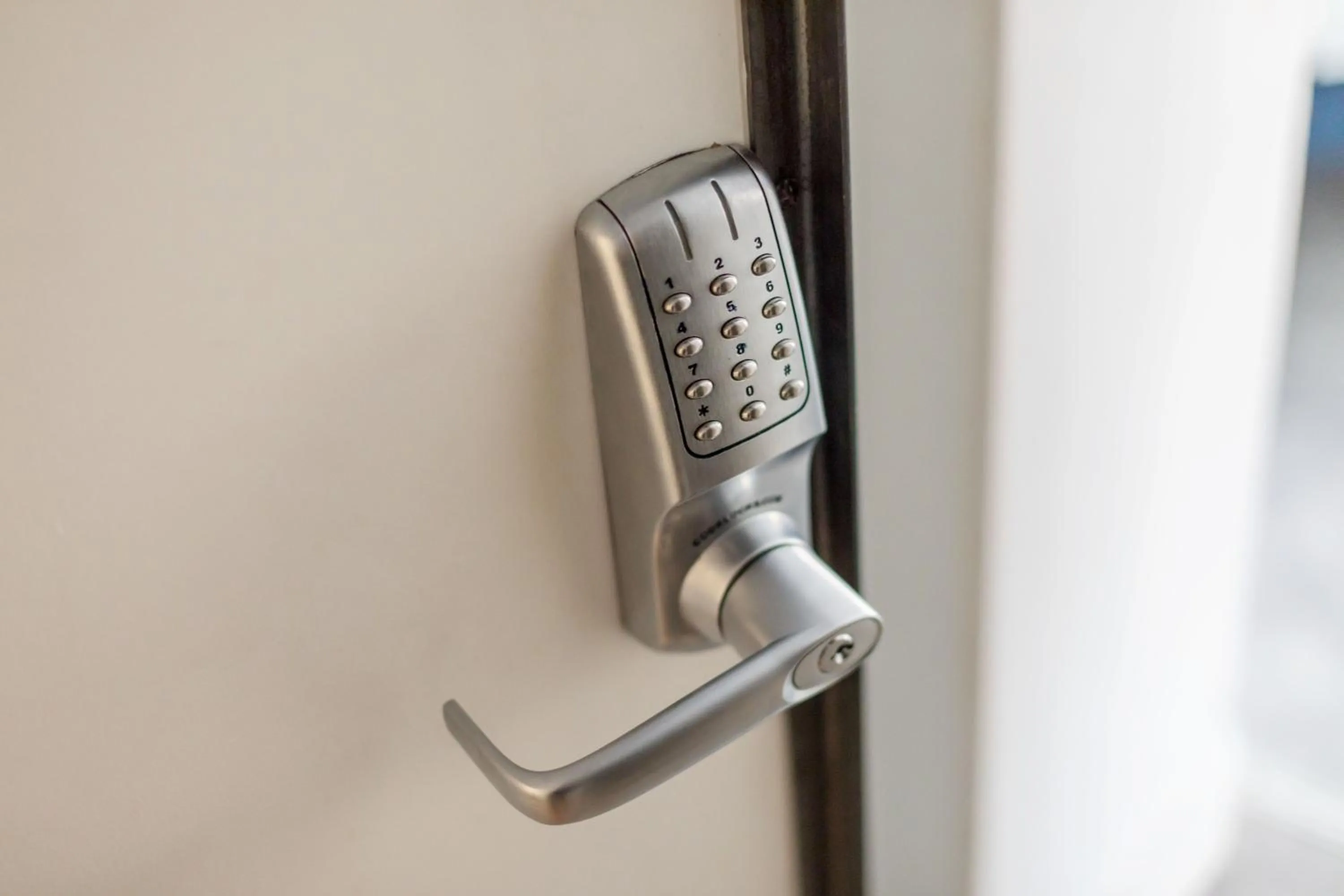 Facade/entrance in WS Louvre - Etienne Marcel