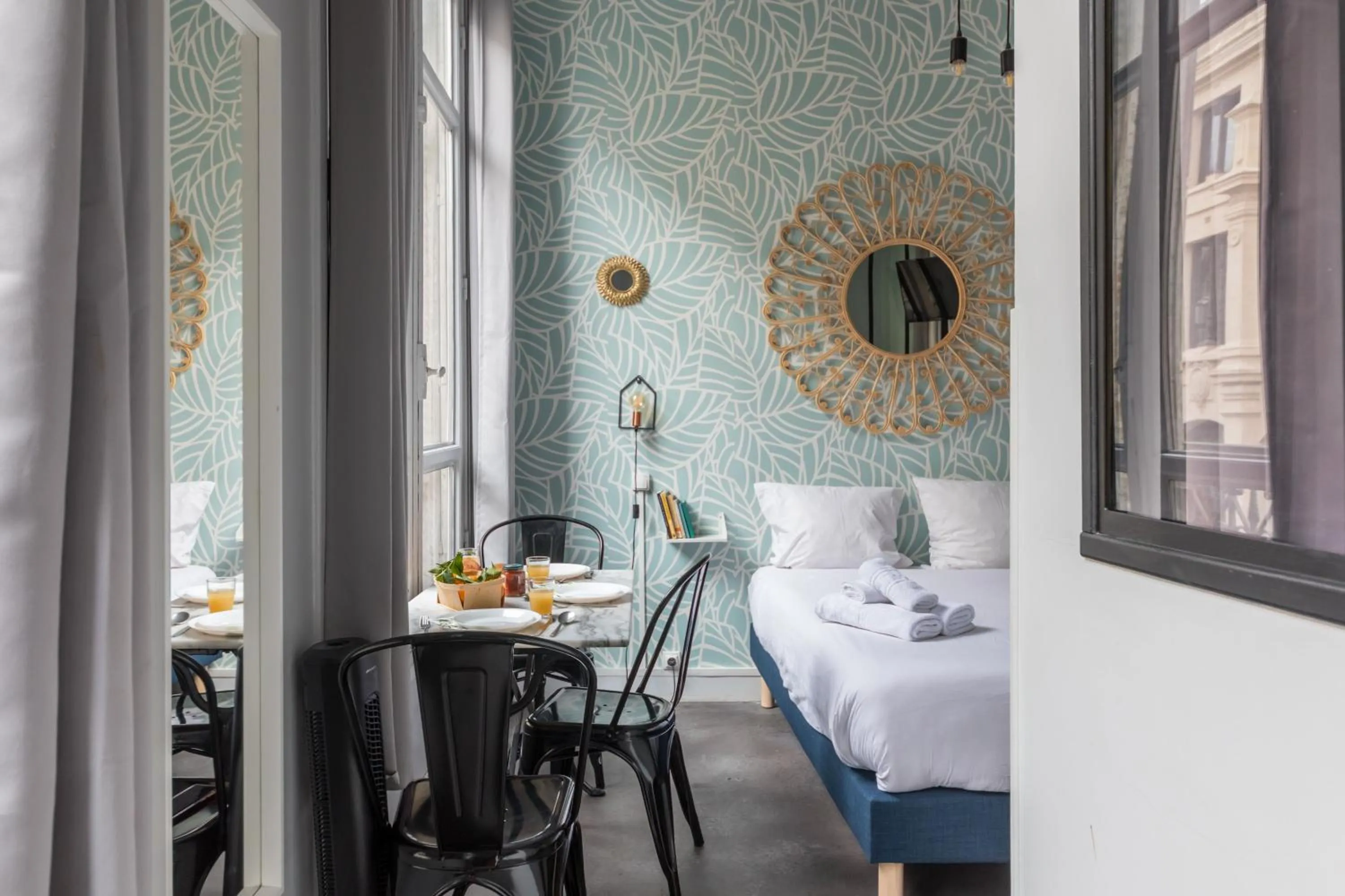 Photo of the whole room, Bed in WS Louvre - Etienne Marcel