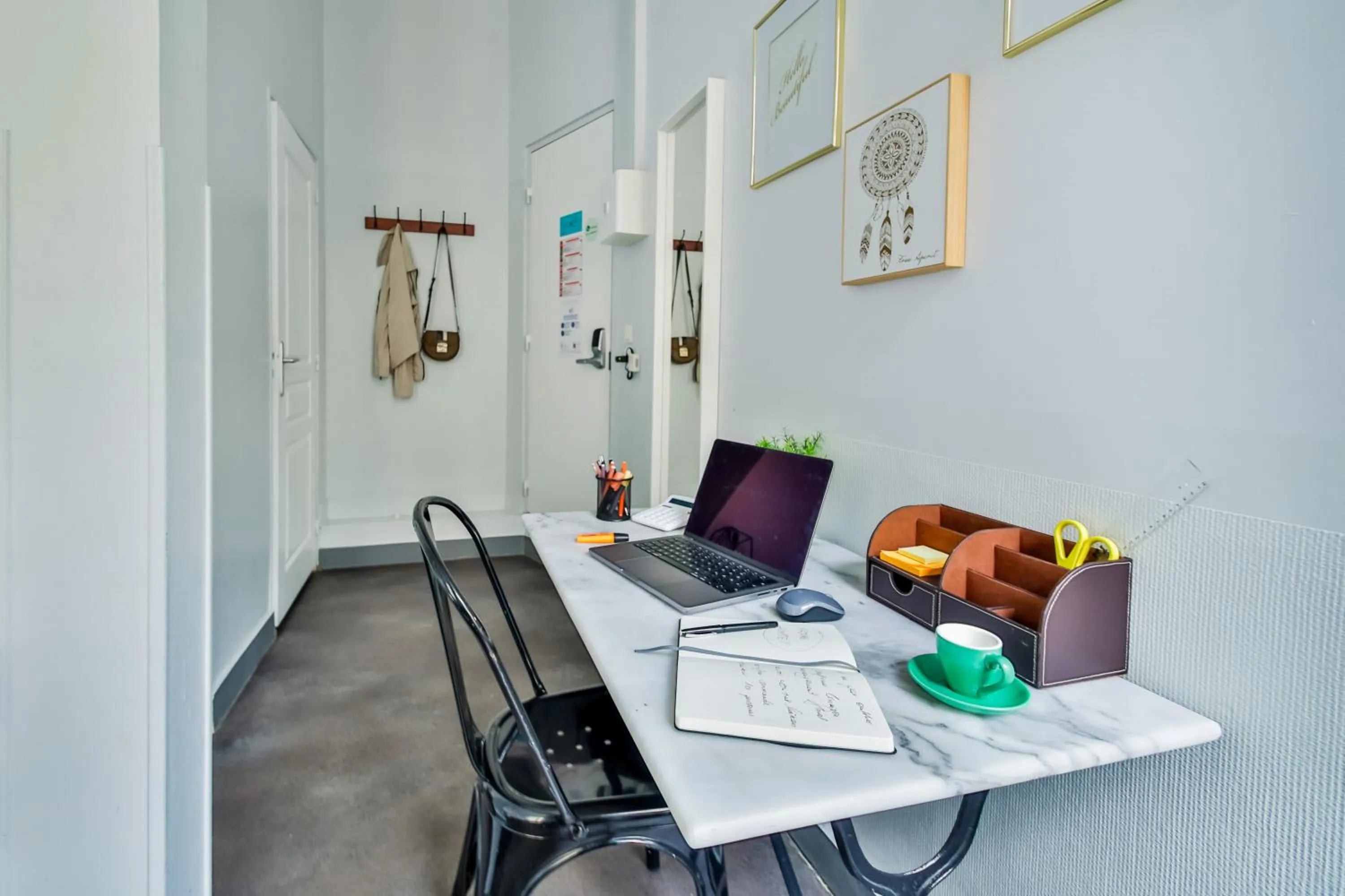 Seating area in WS Louvre - Etienne Marcel