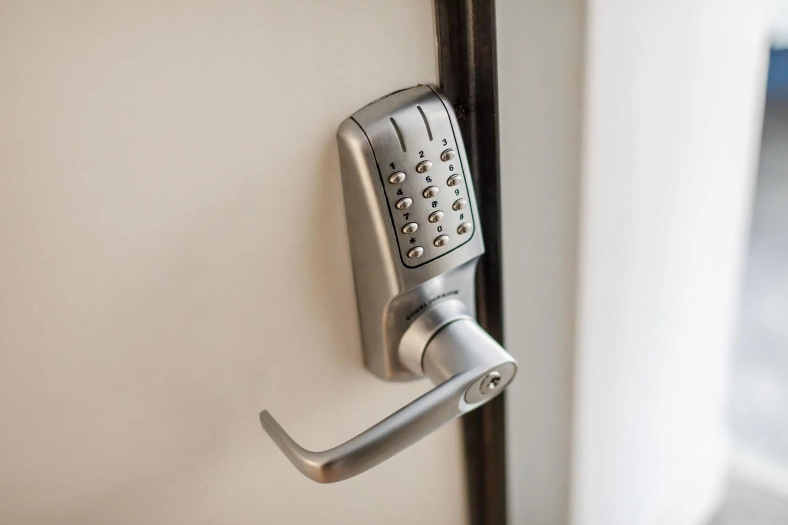 Facade/entrance in WS Louvre - Etienne Marcel