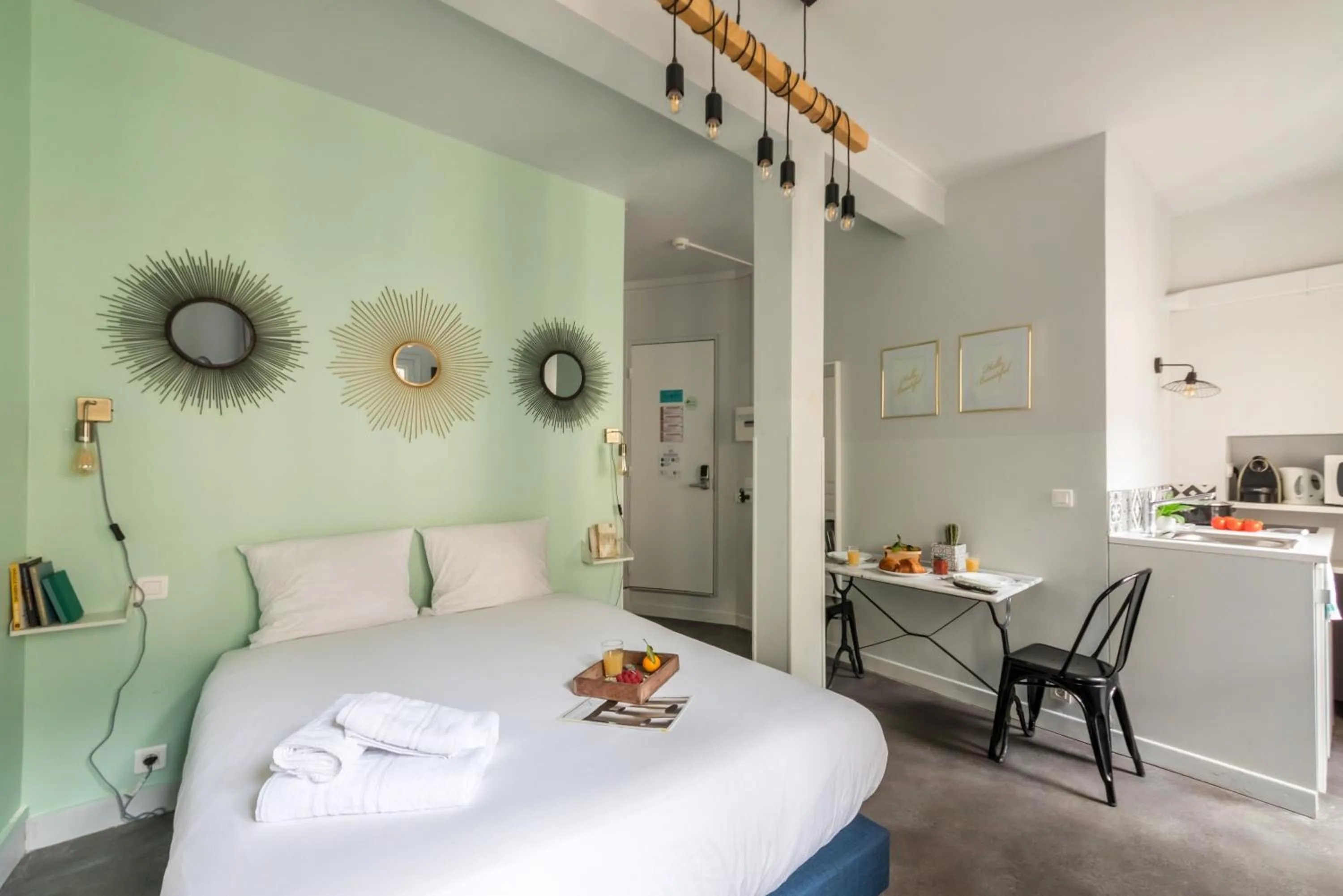 Bed in WS Louvre - Etienne Marcel