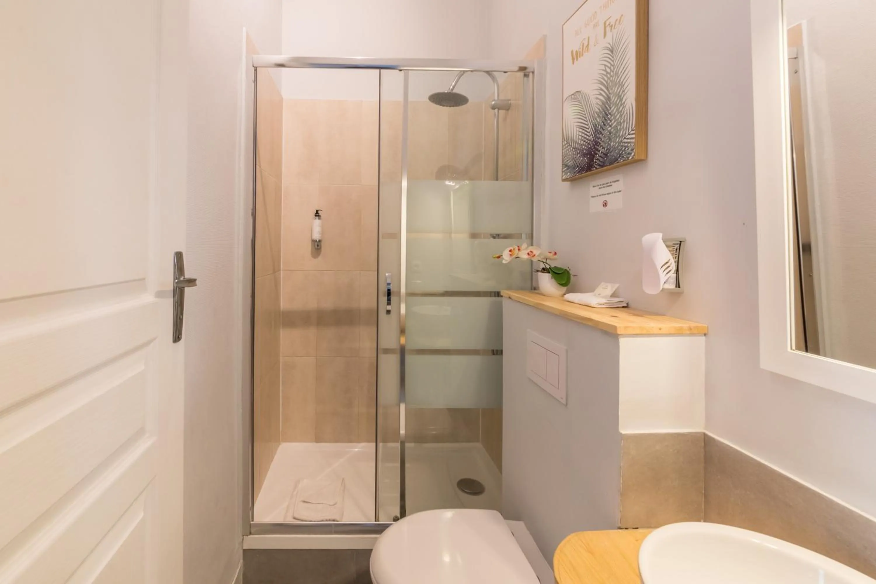 Bathroom in WS Louvre - Etienne Marcel