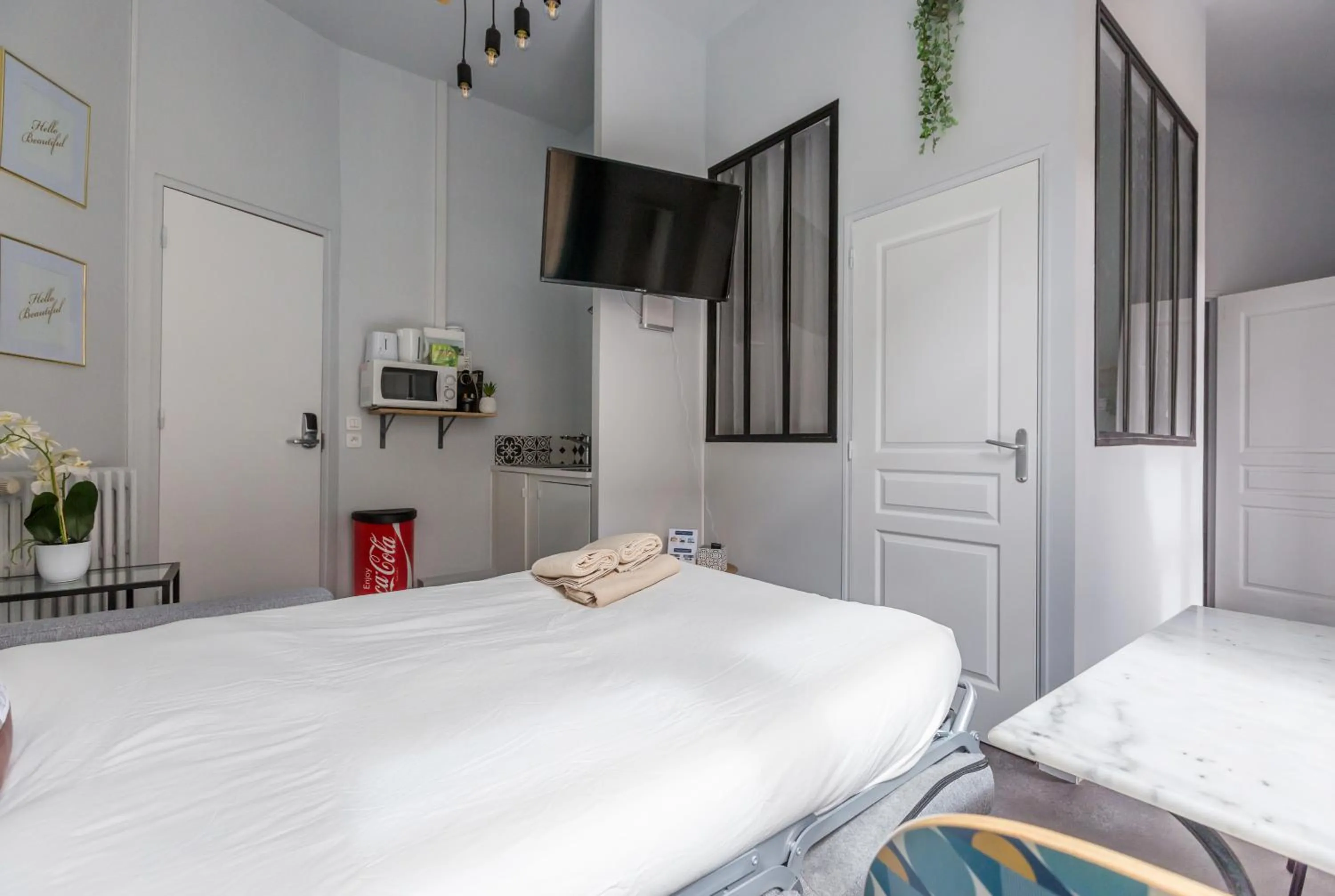 Bed in WS Louvre - Etienne Marcel