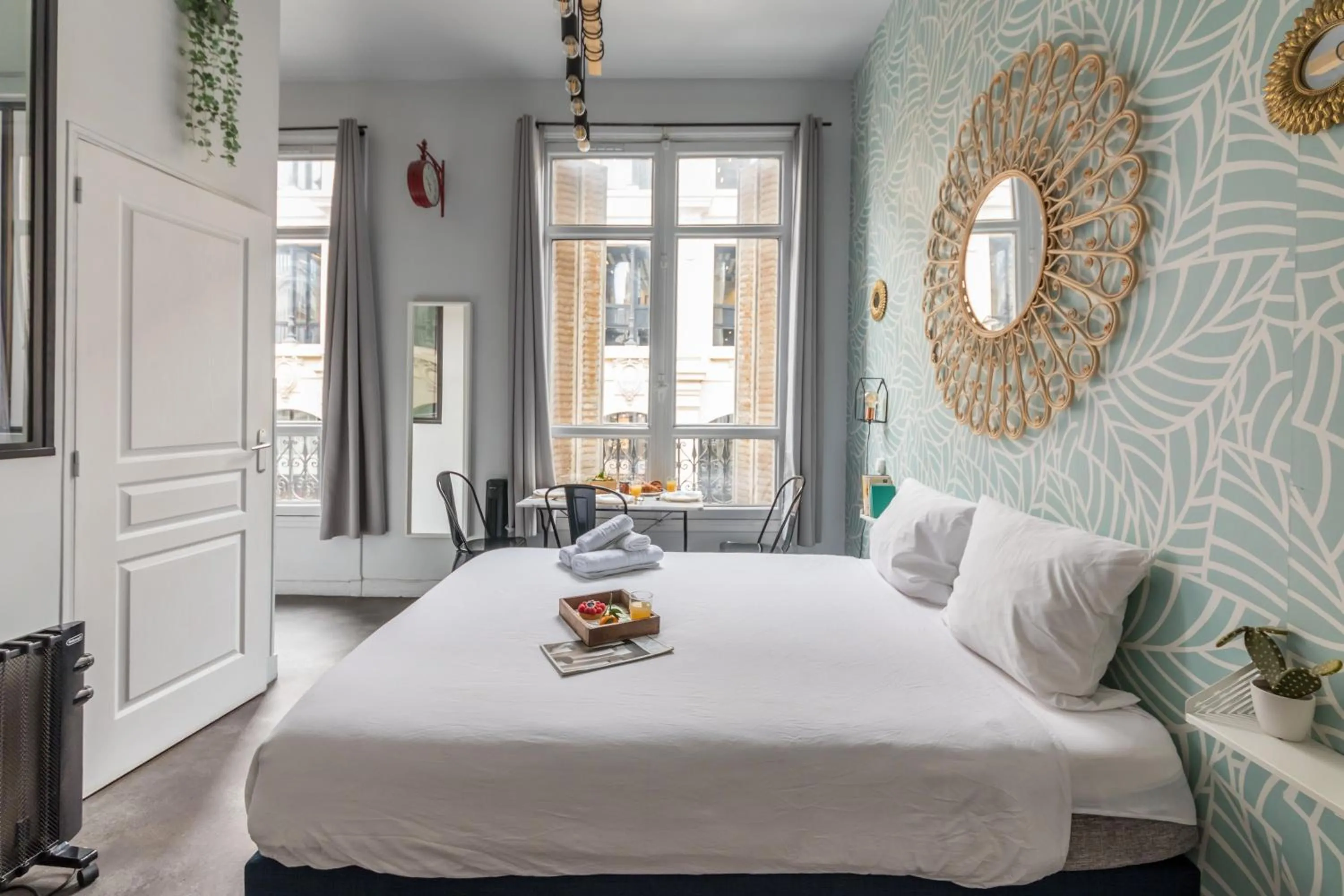 Bedroom, Bed in WS Louvre - Etienne Marcel