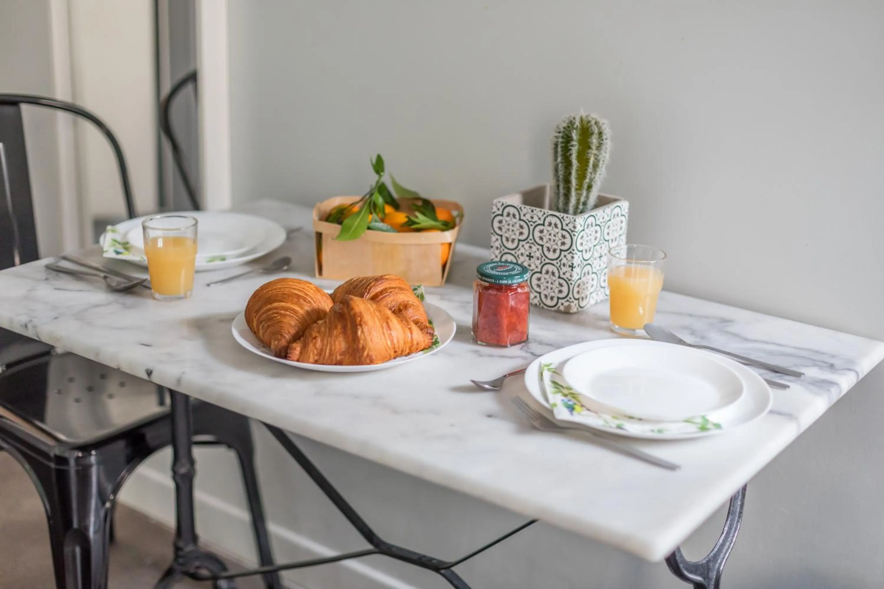 Living room in WS Louvre - Etienne Marcel
