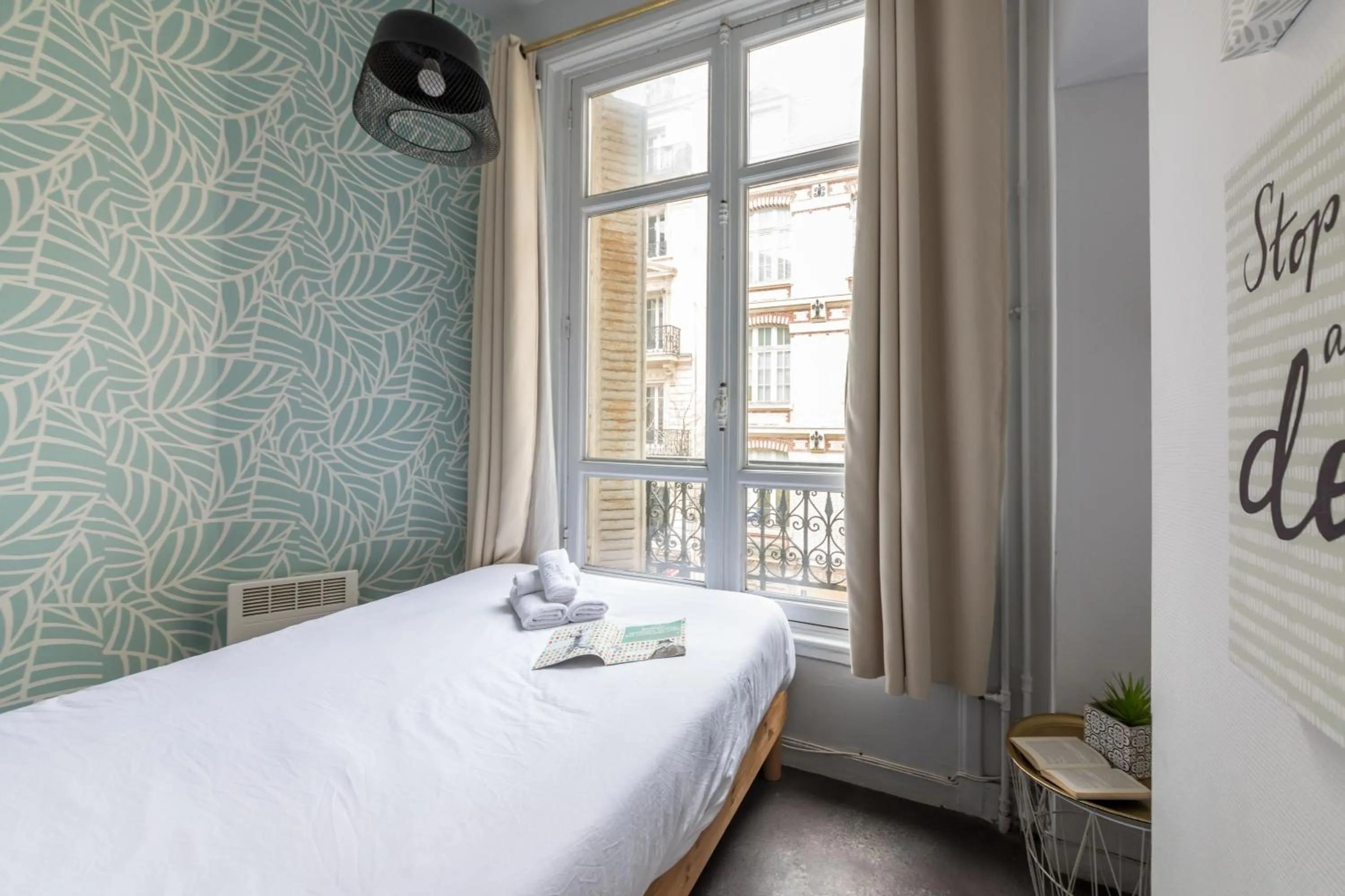 Photo of the whole room, Bed in WS Louvre - Etienne Marcel