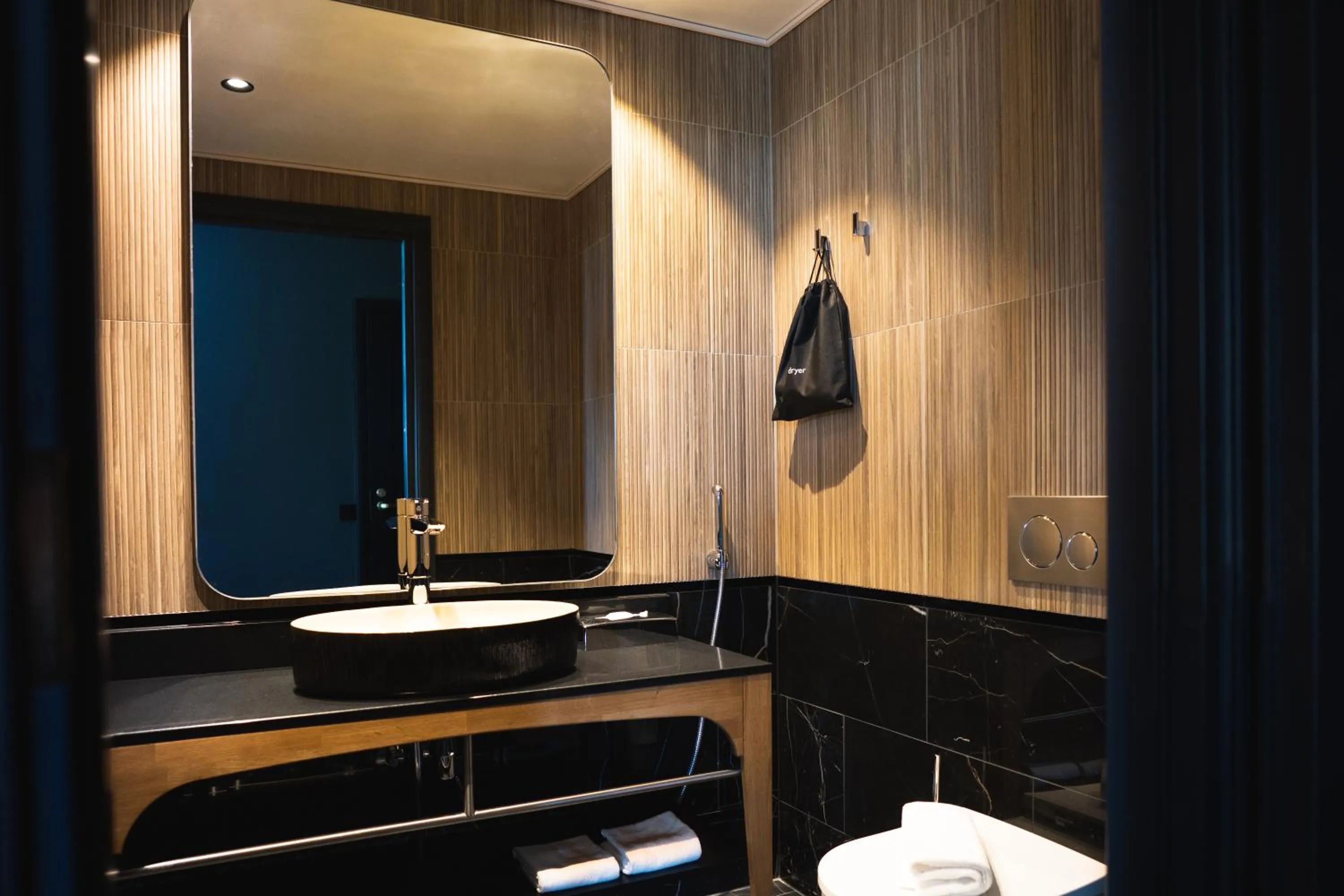 Toilet in Original Sokos Hotel Kimmel Joensuu