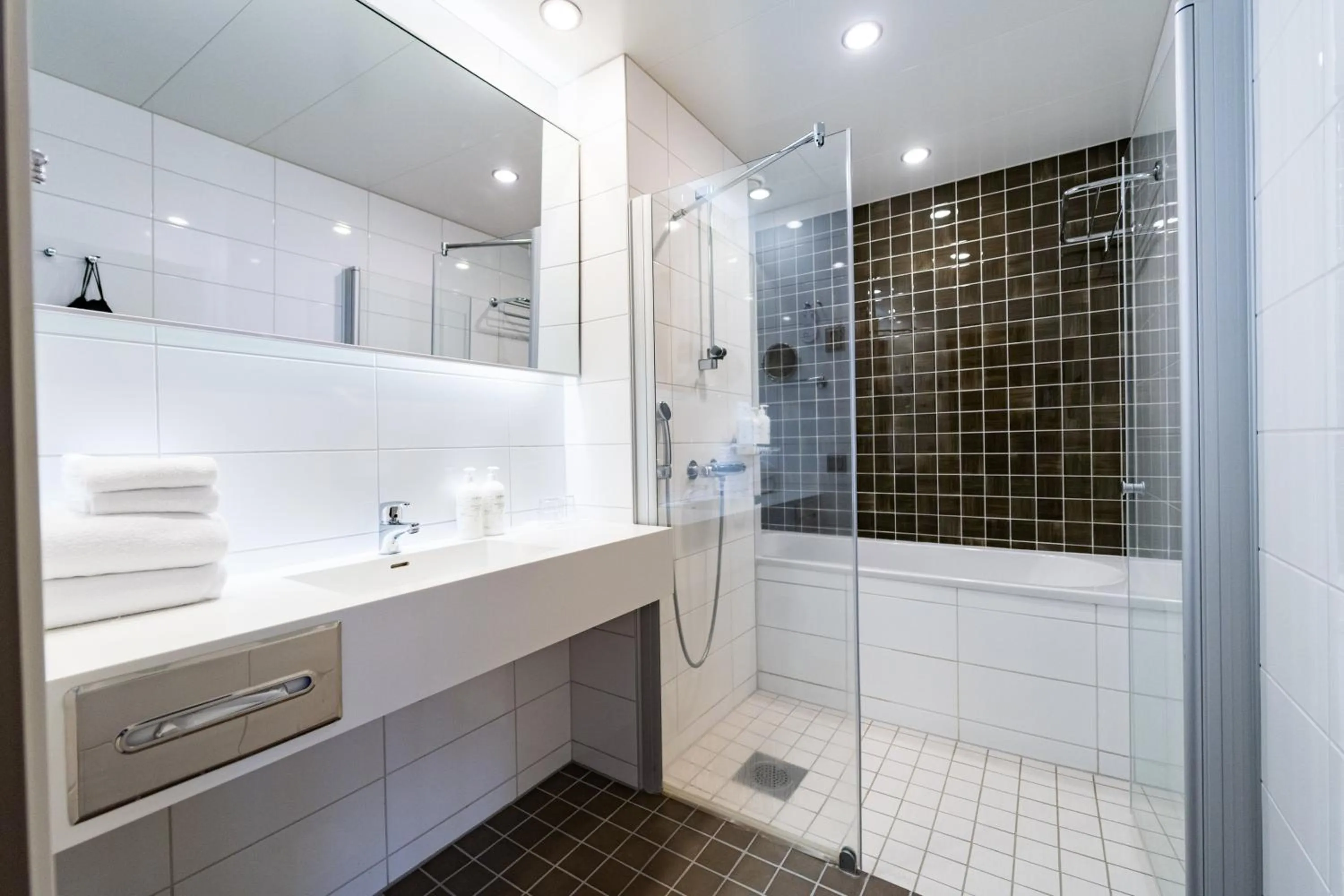 Shower in Original Sokos Hotel Vaakuna Joensuu