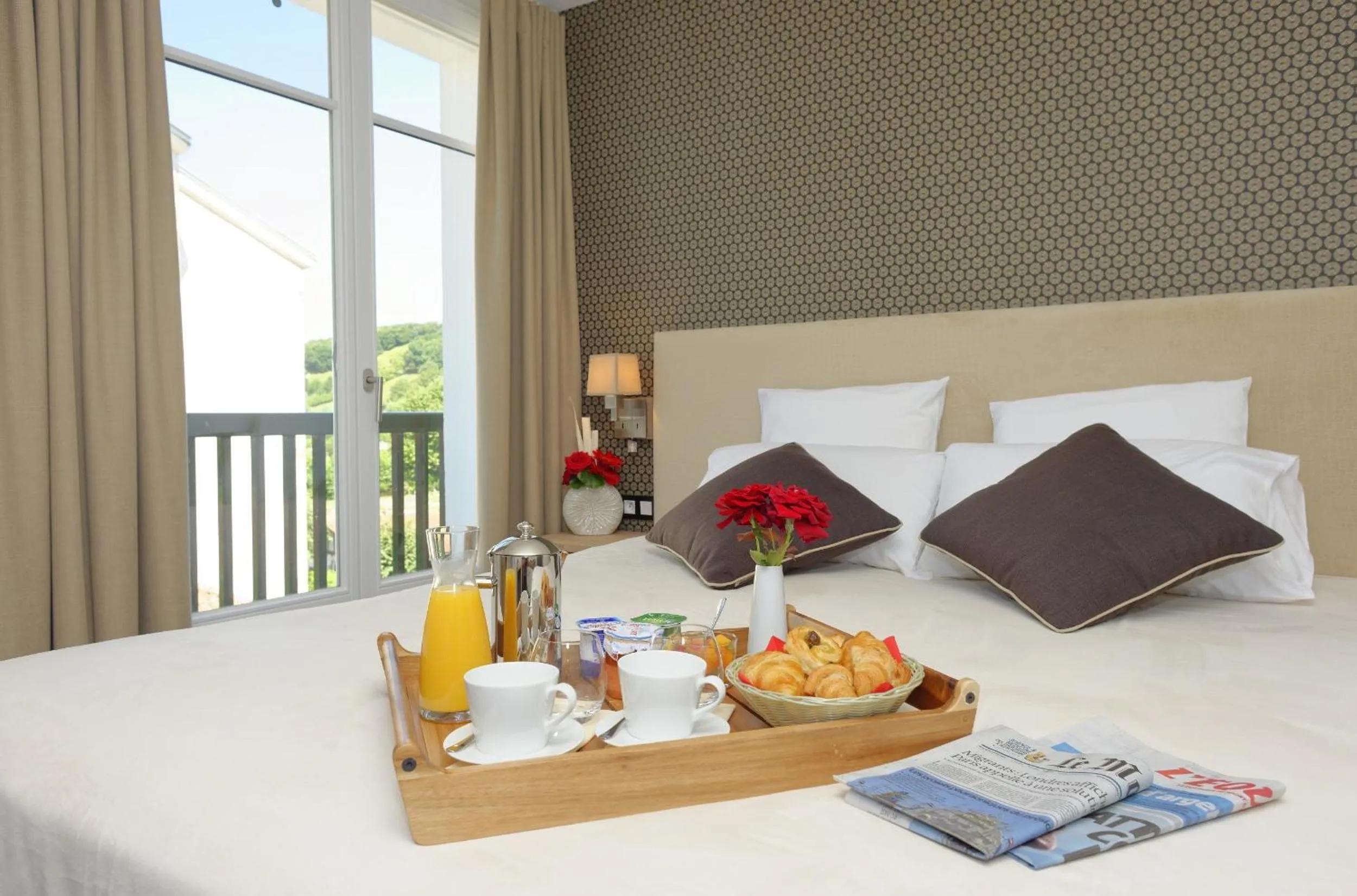 Bed in Logis Hotel de la Nivelle