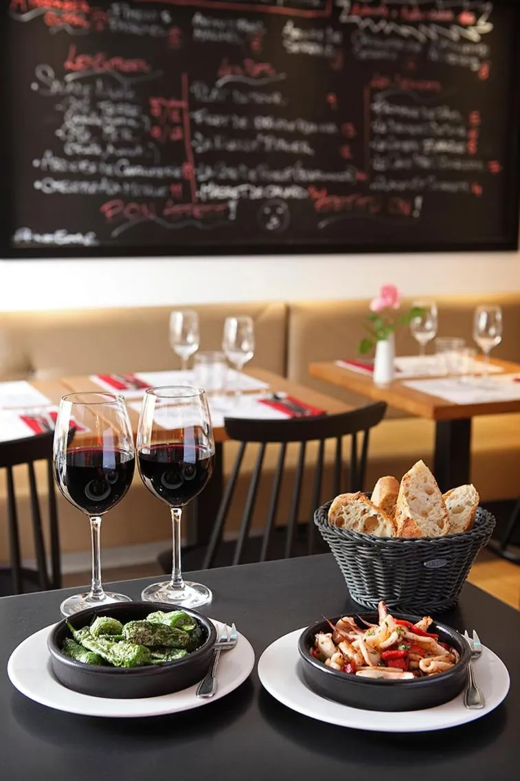 Lounge or bar in Logis Hotel de la Nivelle