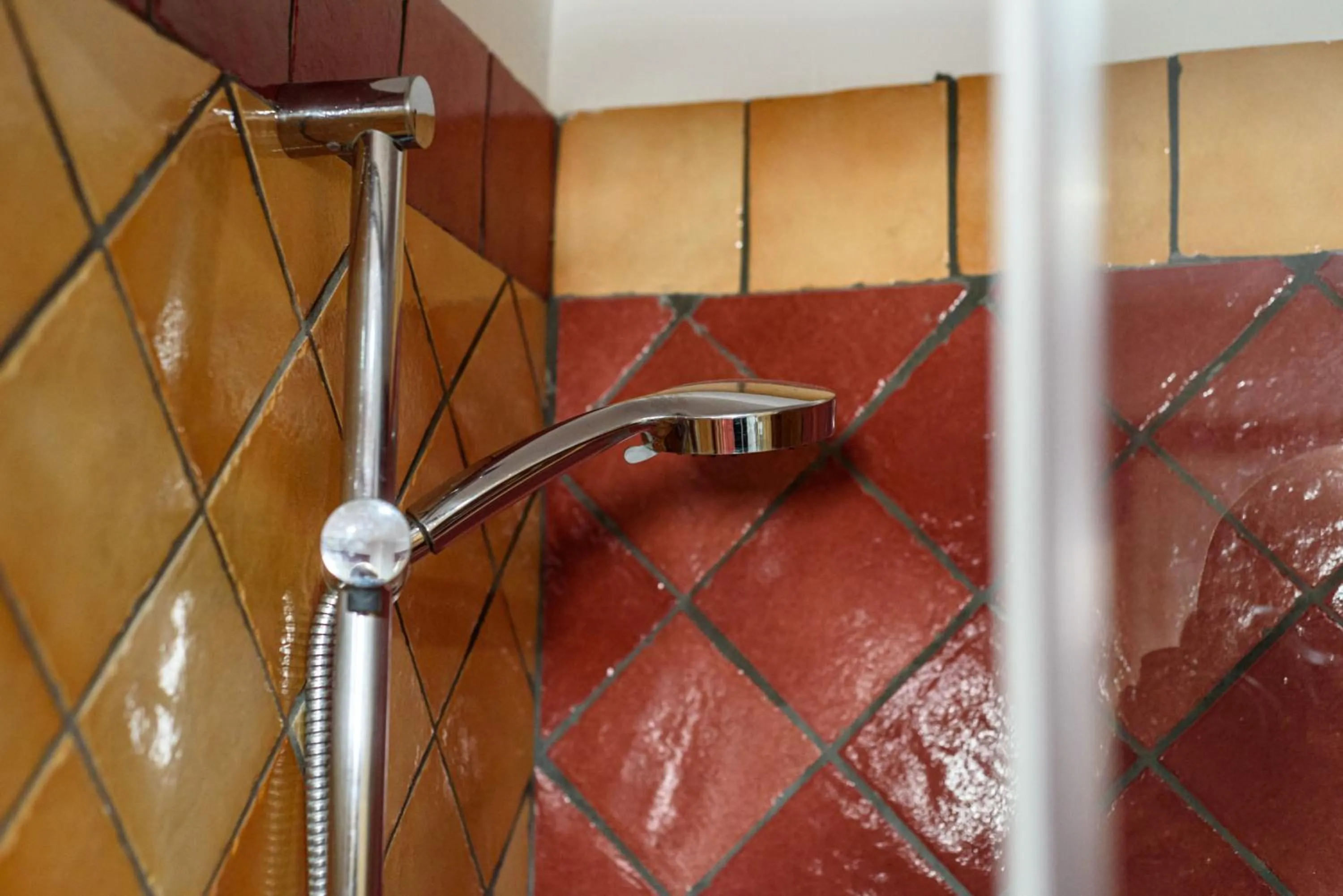Shower in Napoli Centrale di Fabio e Veronica LT