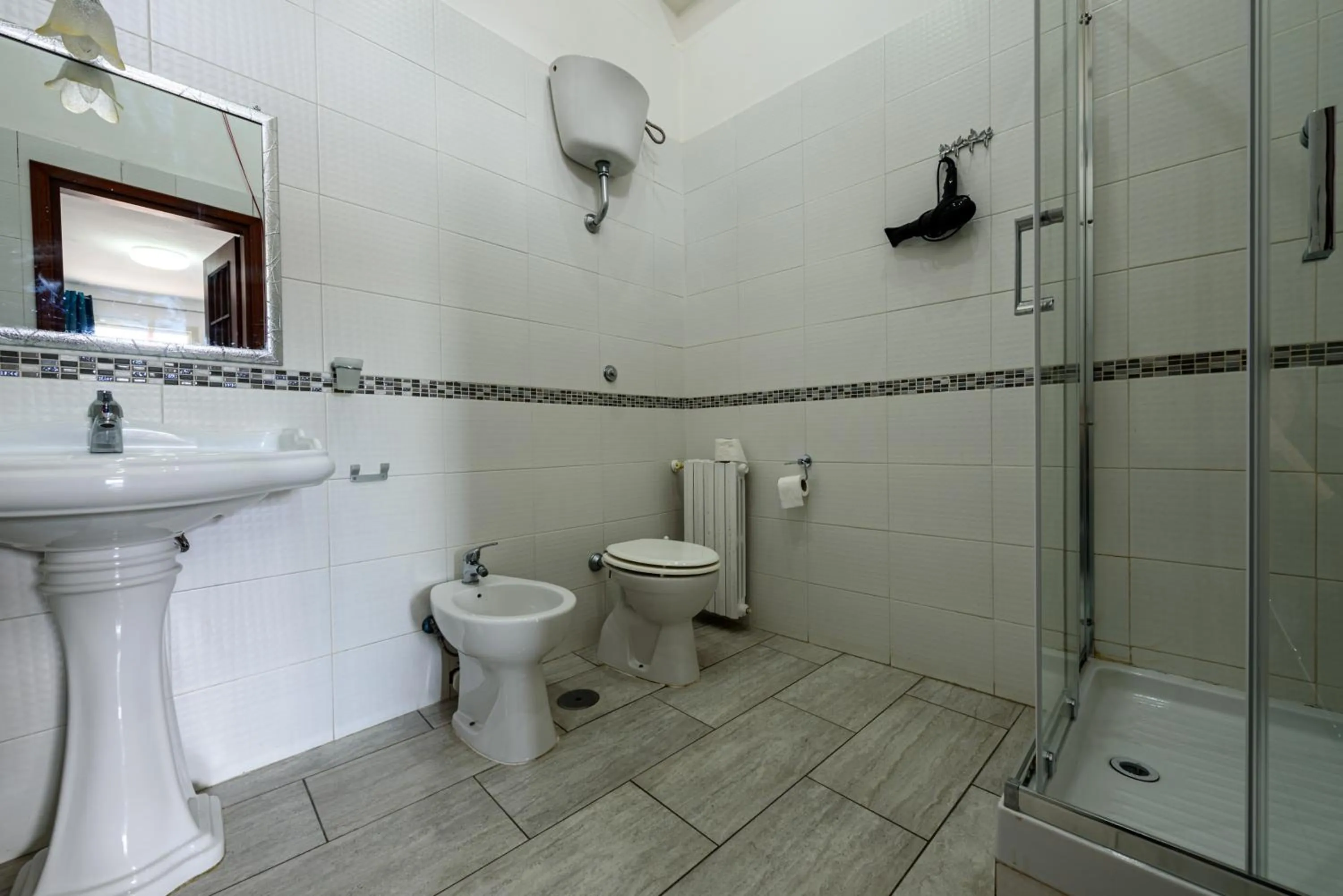 Shower in Napoli Centrale di Fabio e Veronica LT