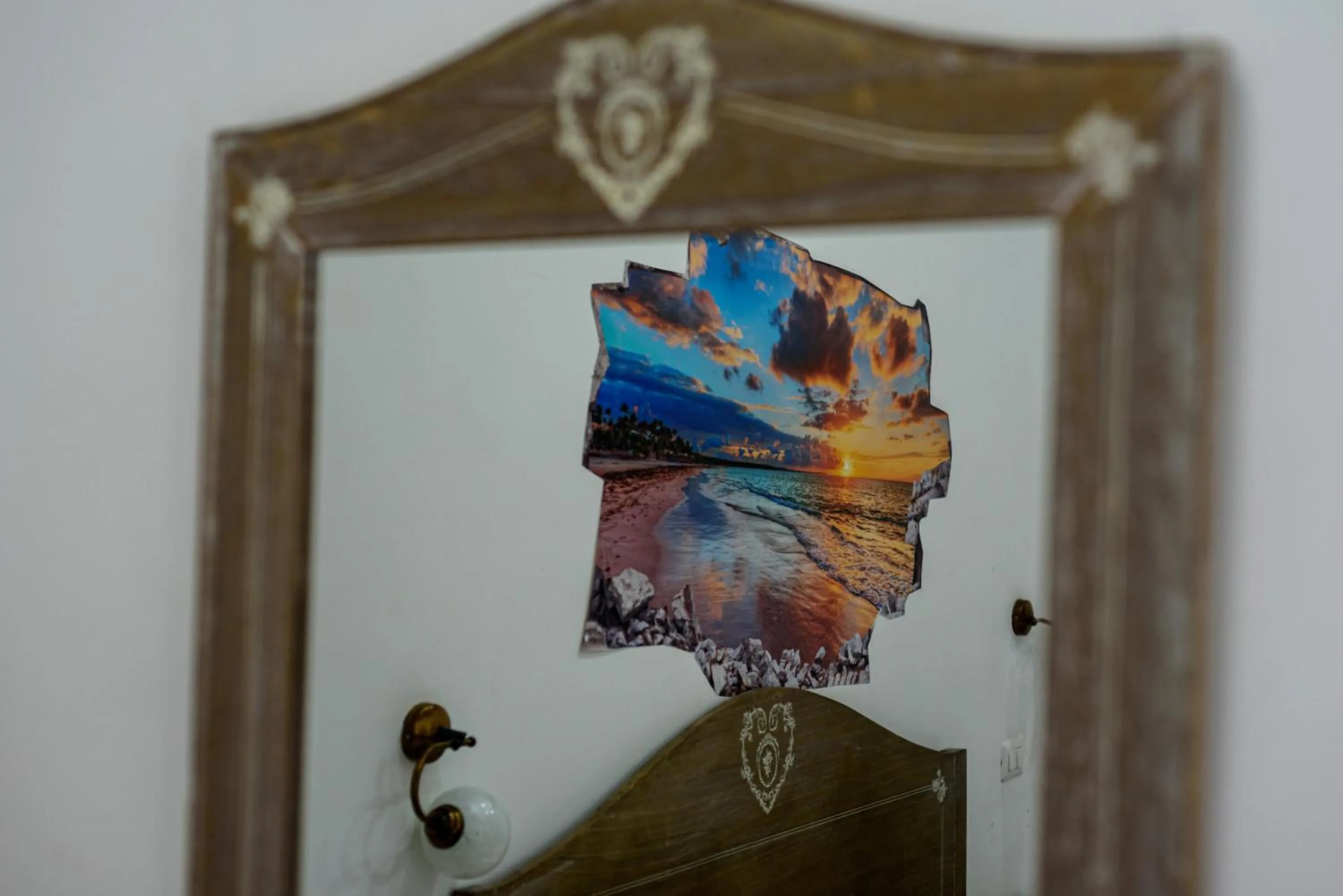 Decorative detail in Napoli Centrale di Fabio e Veronica LT