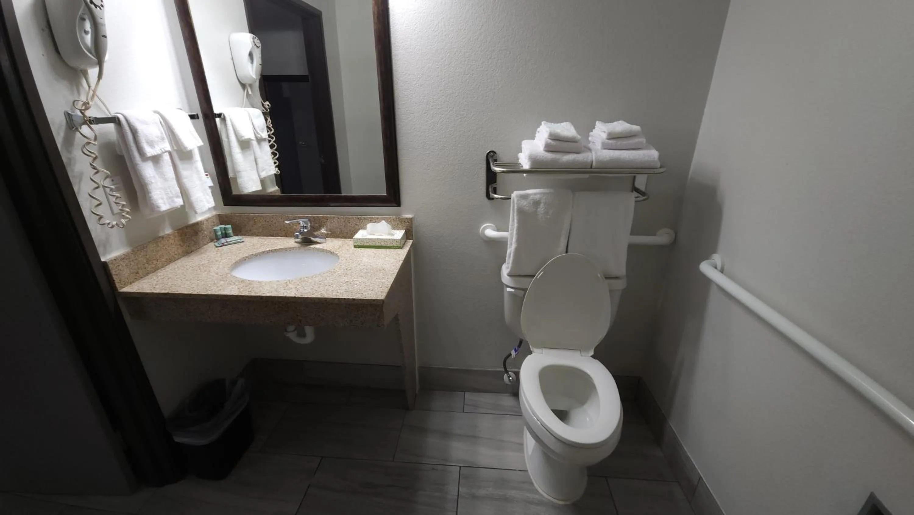 Toilet in West Valley Inn
