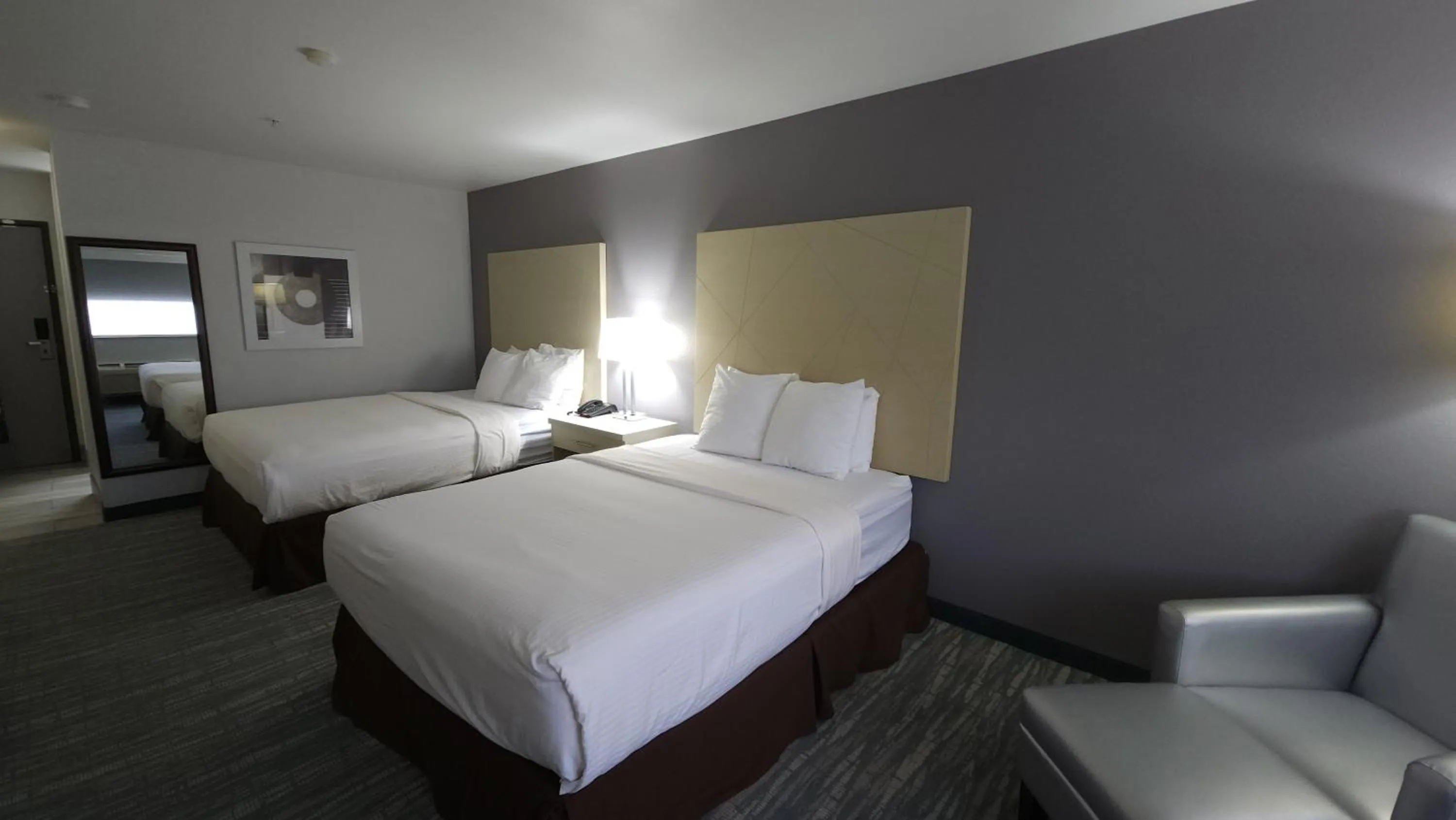 Bedroom, Bed in West Valley Inn