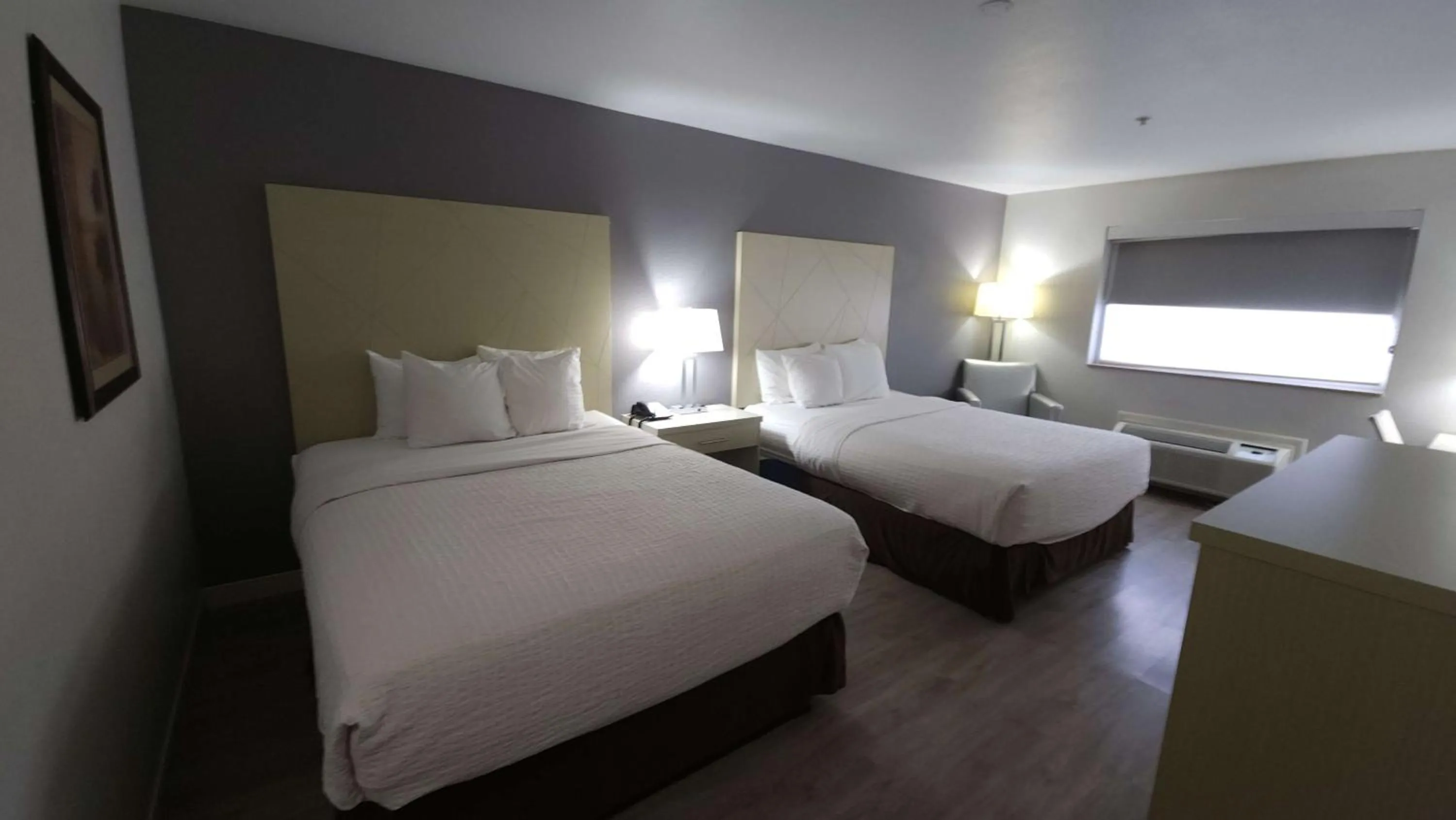 Bedroom, Bed in West Valley Inn