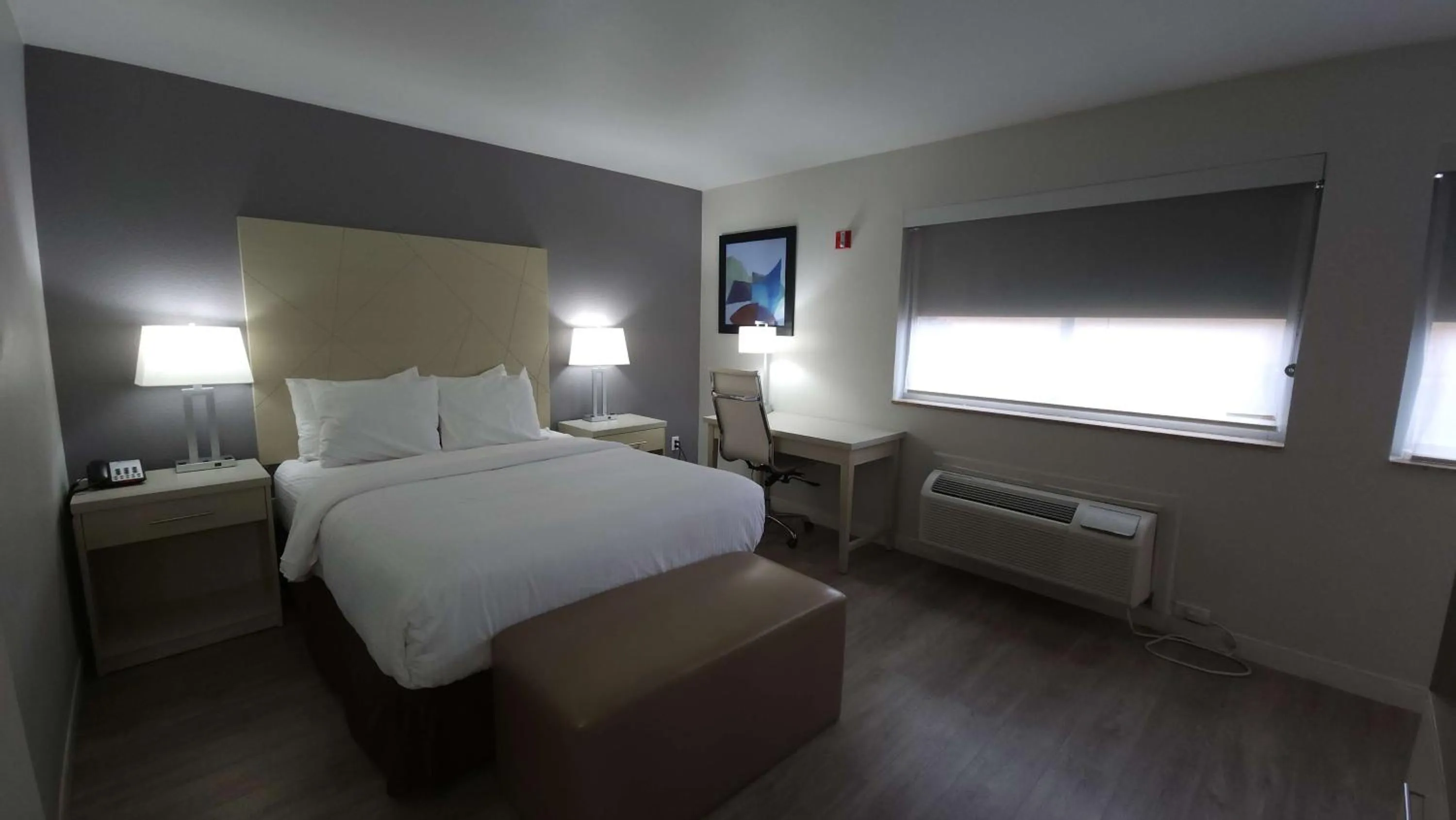 Bedroom, Bed in West Valley Inn