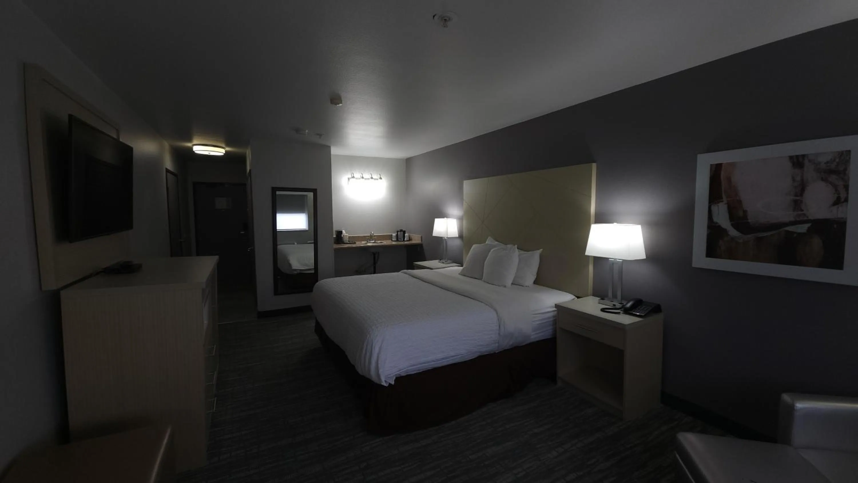 TV and multimedia, Bed in West Valley Inn