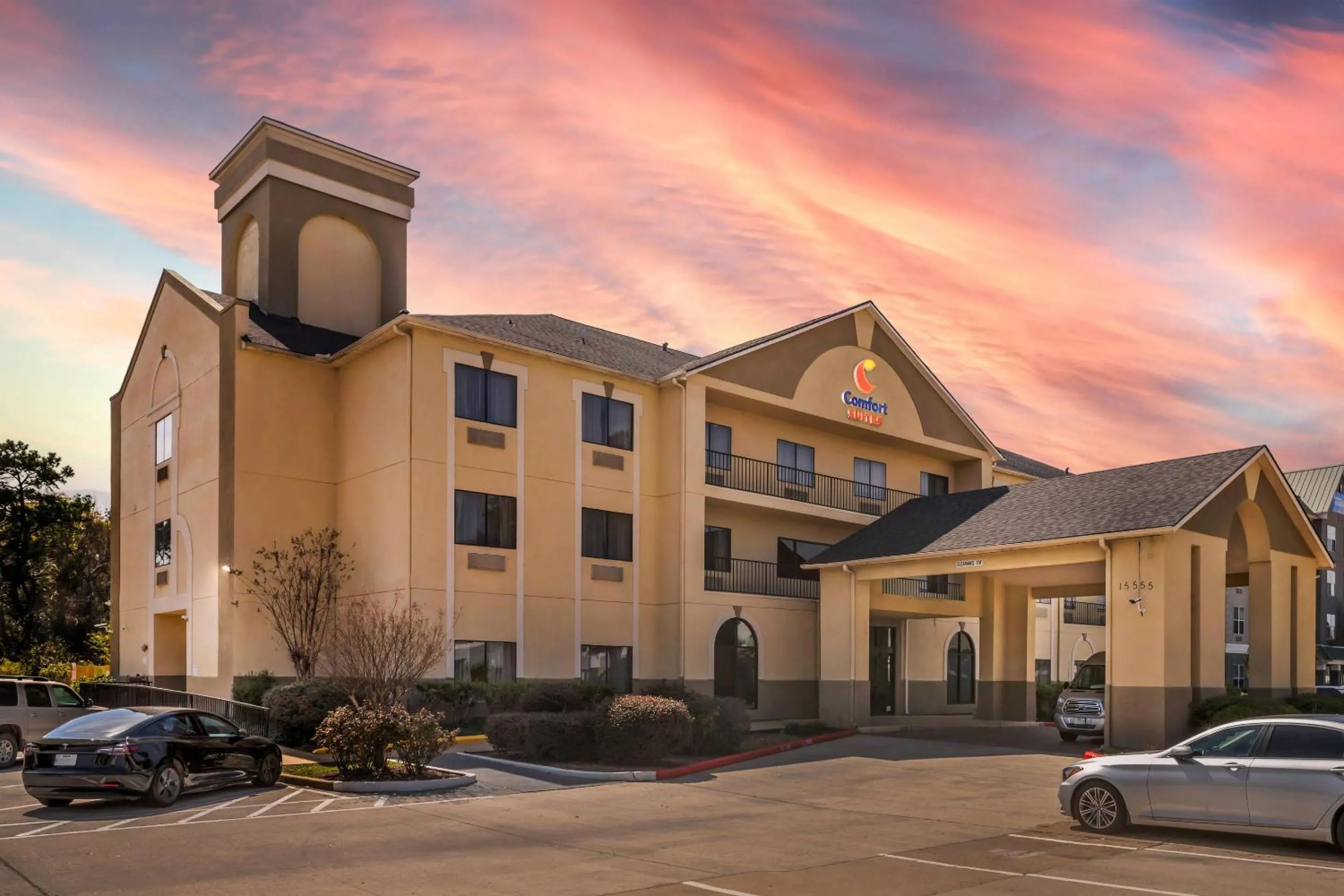Property building in Comfort Suites Bush Intercontinental Airport